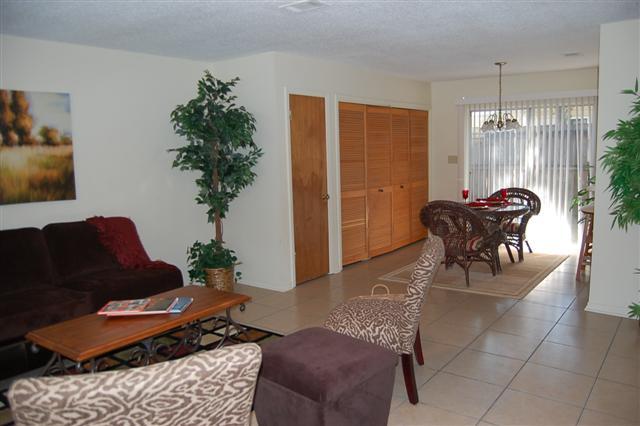 OAK TREE MANOR - Residential Lease