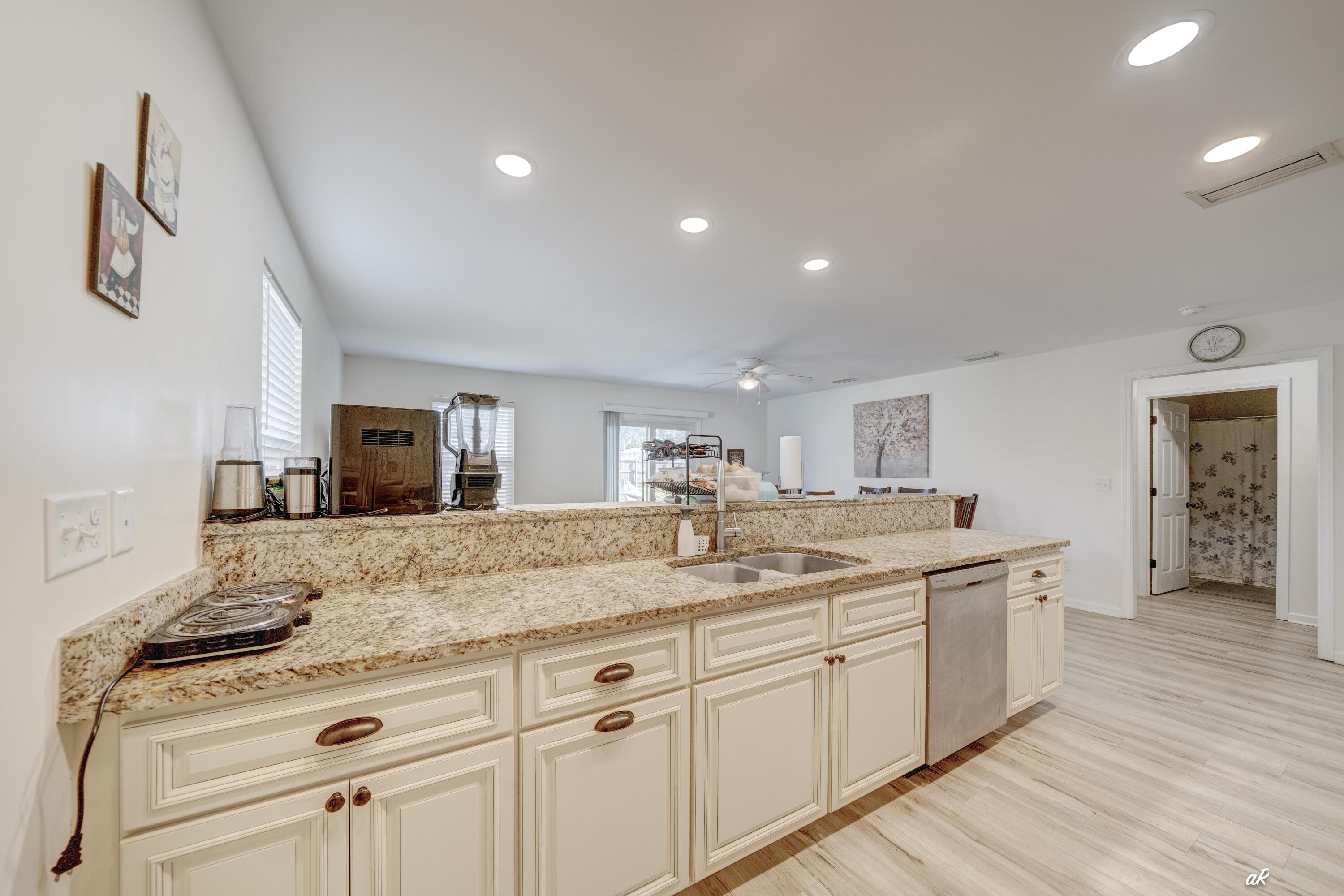 NORTH LAGOON OAKS - Residential