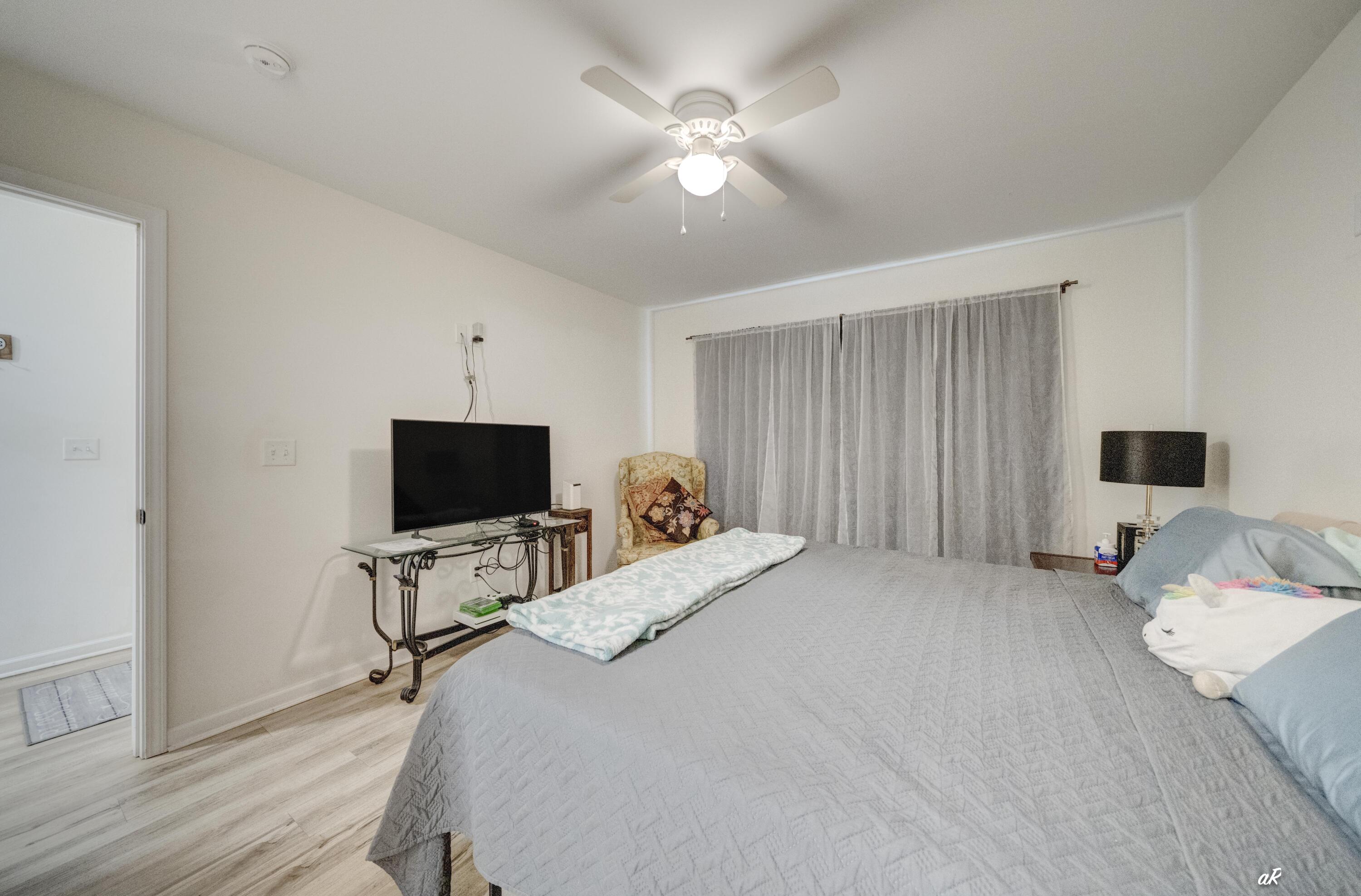 NORTH LAGOON OAKS - Residential