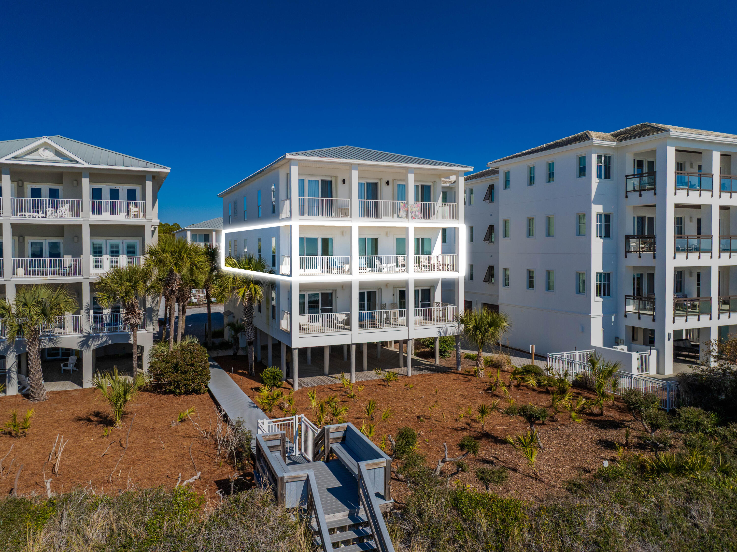 EMERALD SURF VILLAS - Residential