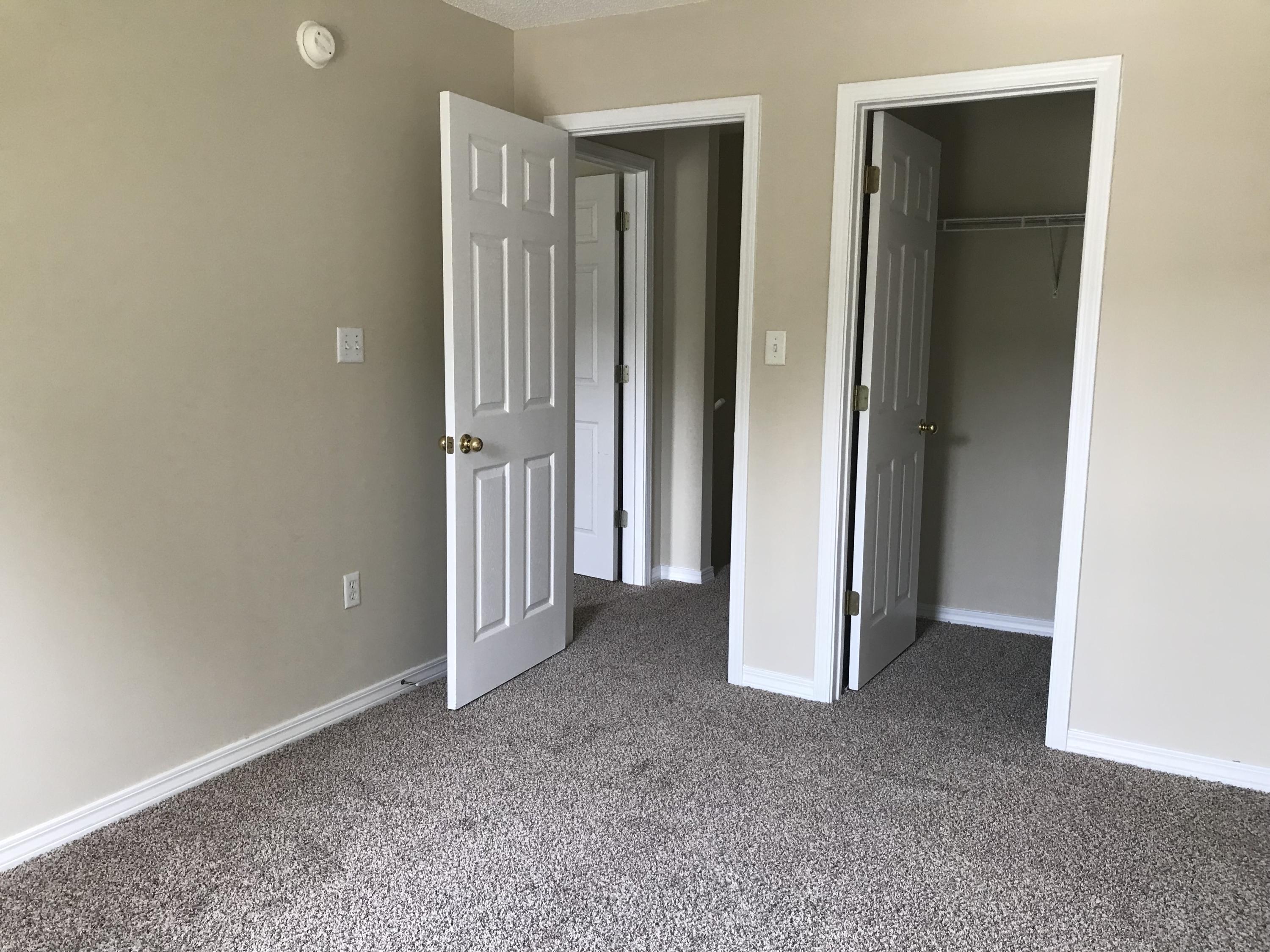 TWIN LAKES ESTATES - Residential Lease