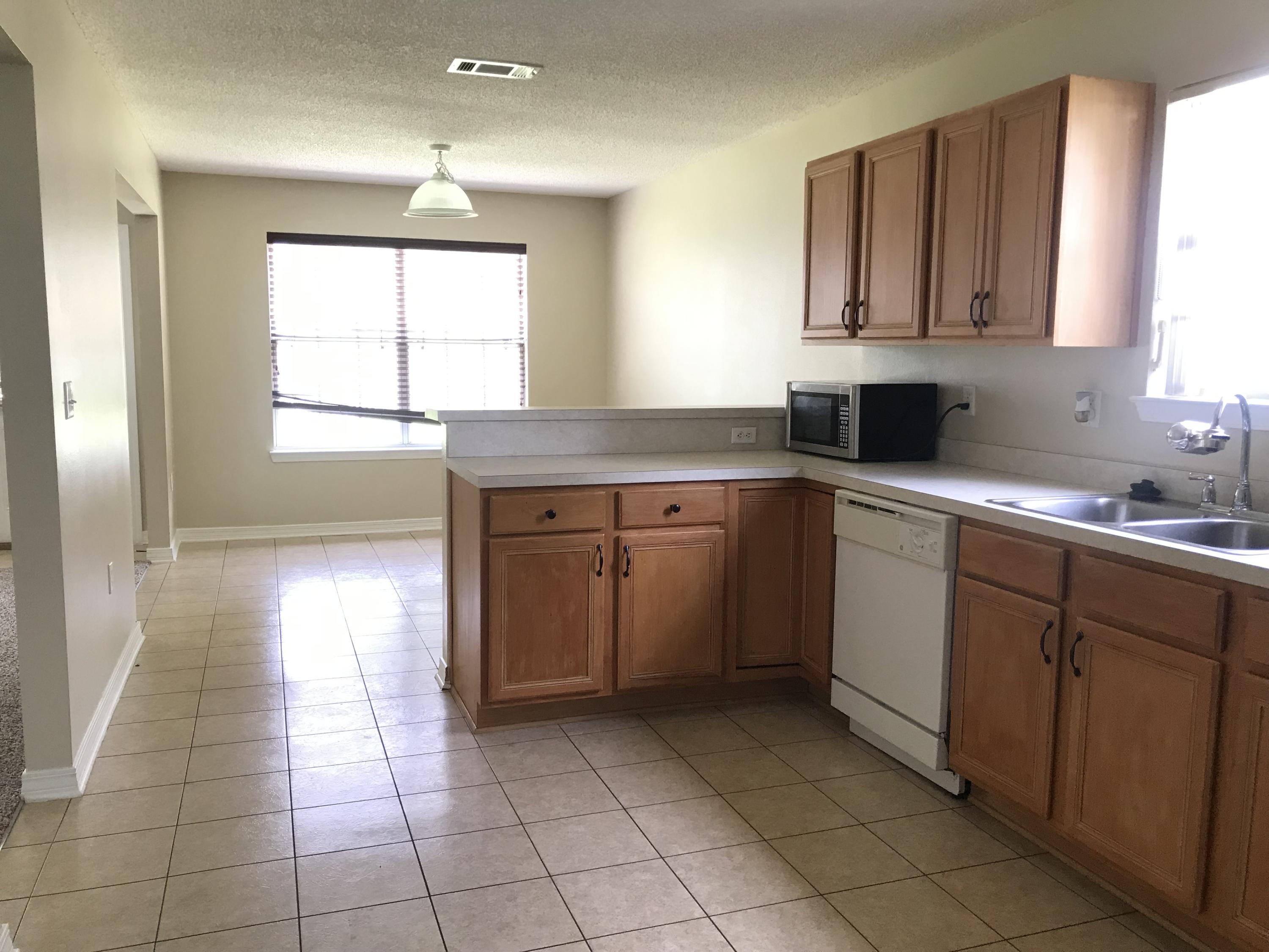 TWIN LAKES ESTATES - Residential Lease