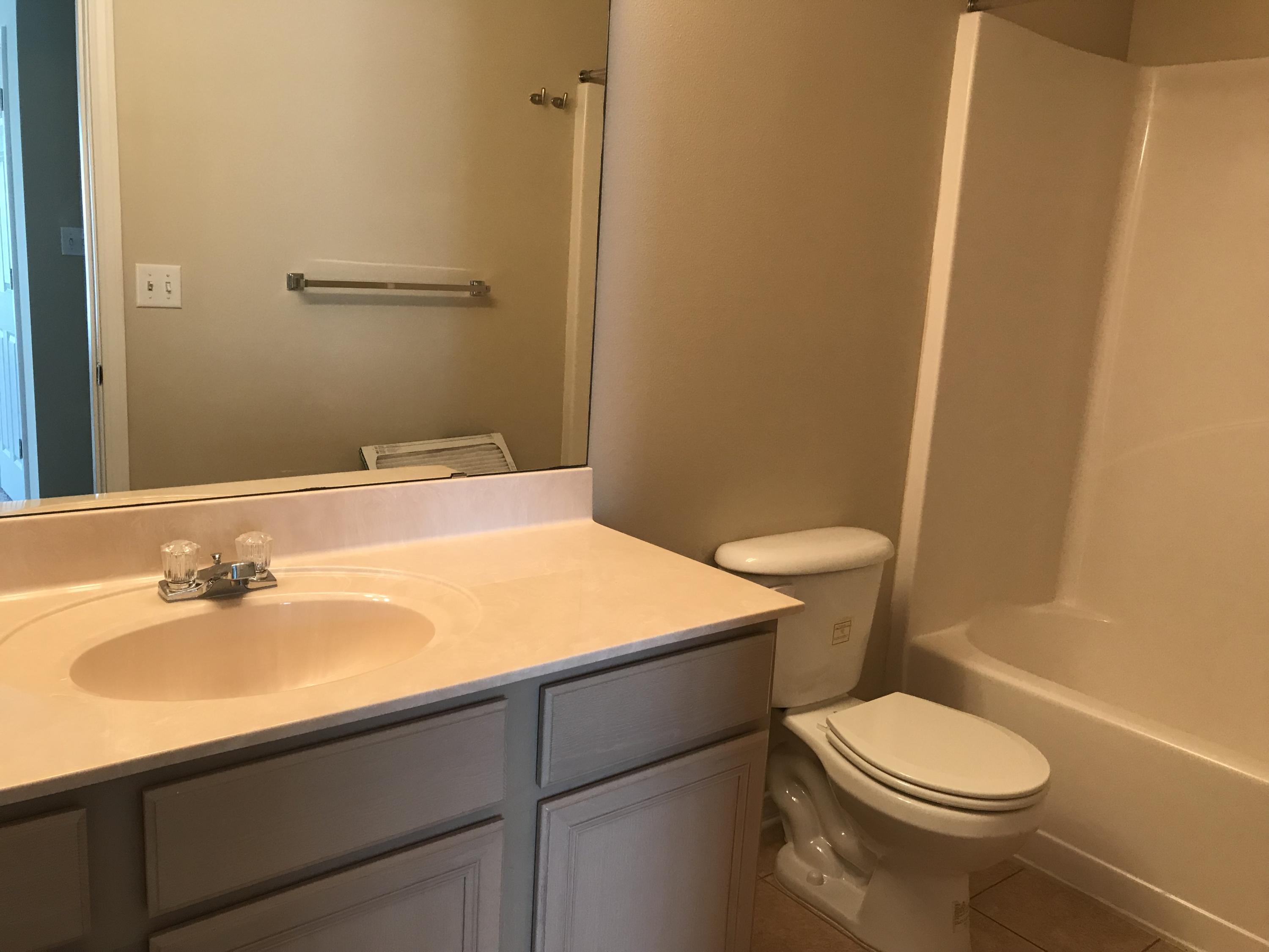TWIN LAKES ESTATES - Residential Lease