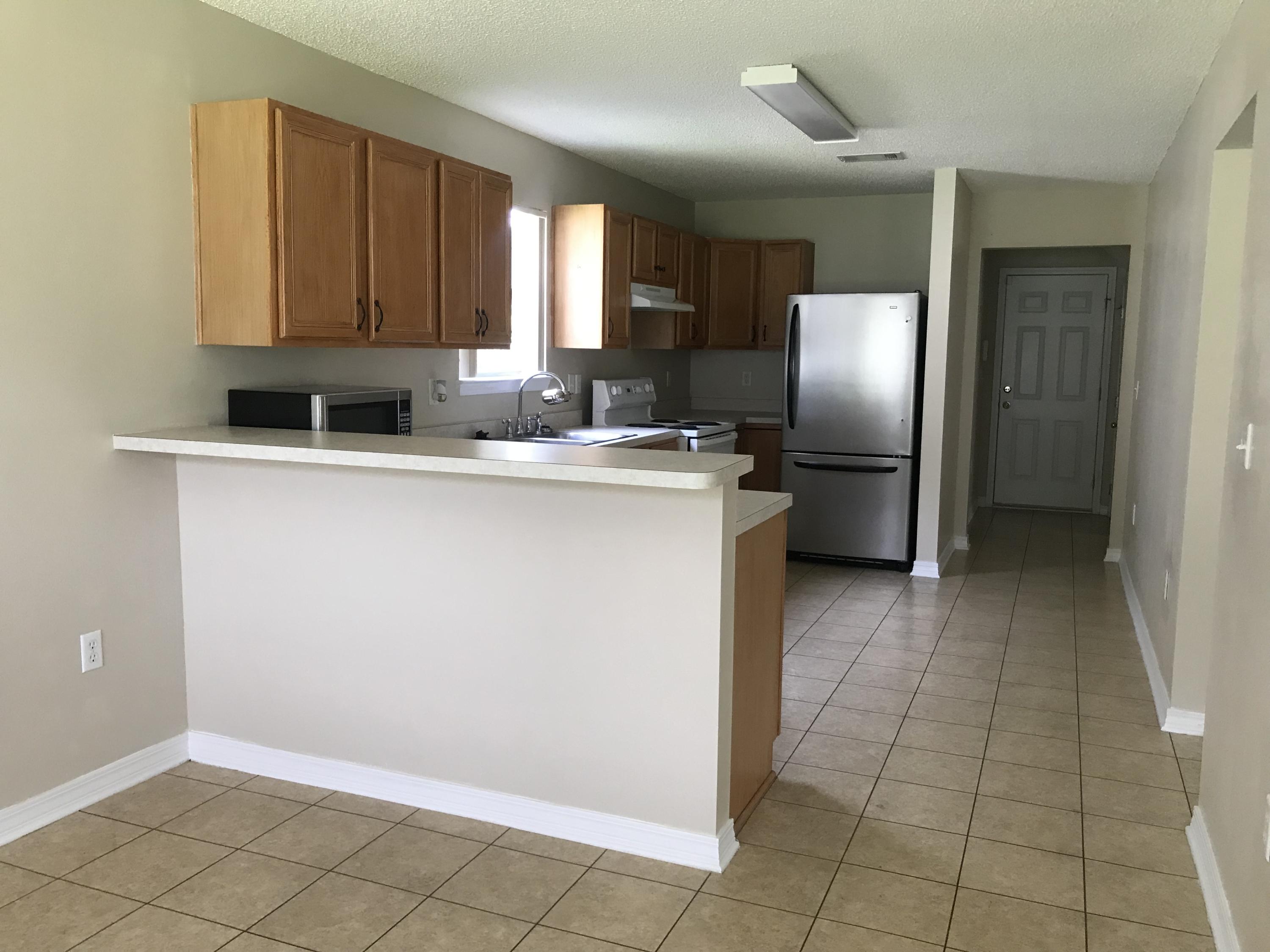 TWIN LAKES ESTATES - Residential Lease