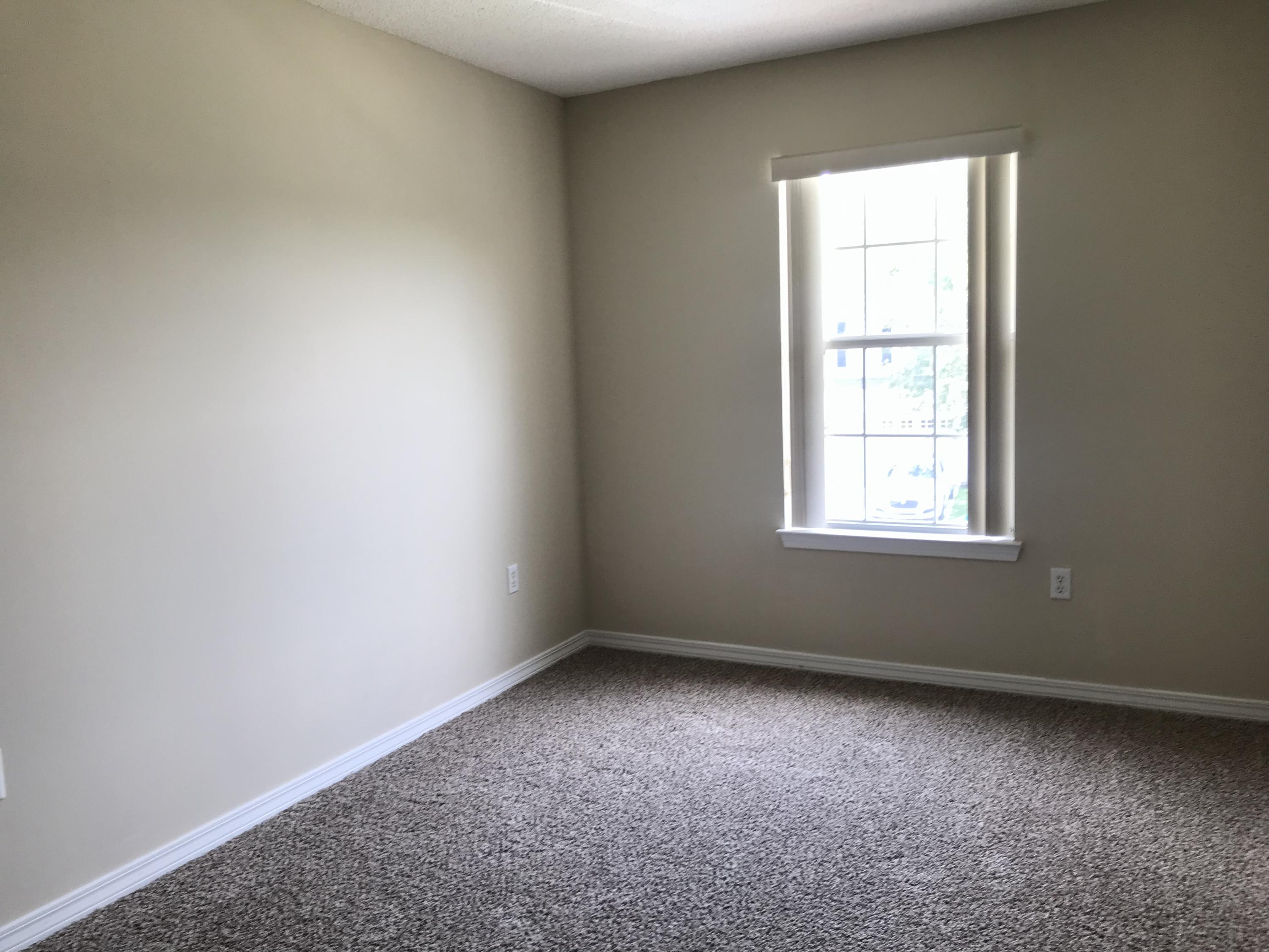 TWIN LAKES ESTATES - Residential Lease