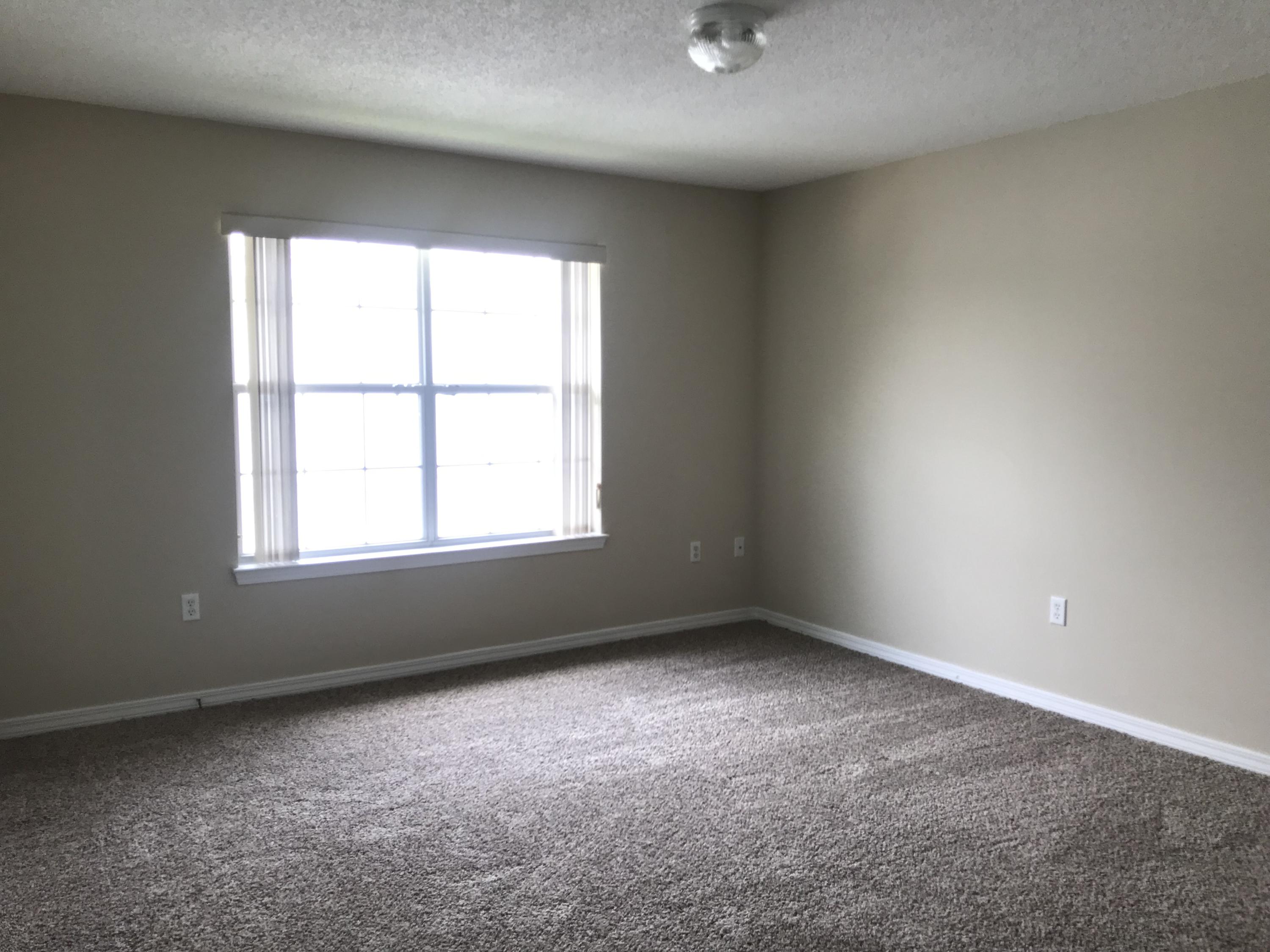 TWIN LAKES ESTATES - Residential Lease