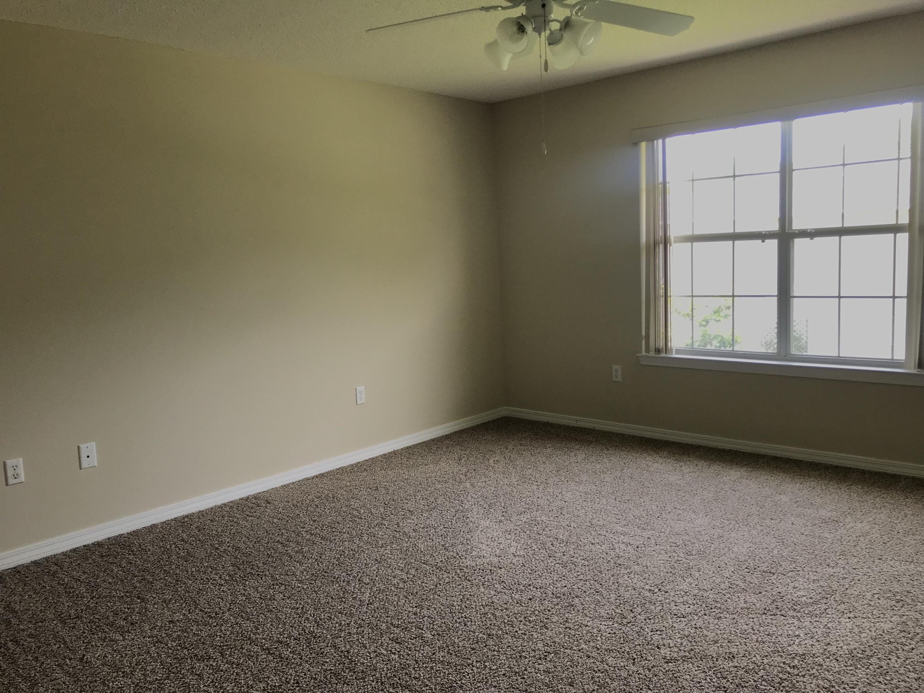 TWIN LAKES ESTATES - Residential Lease