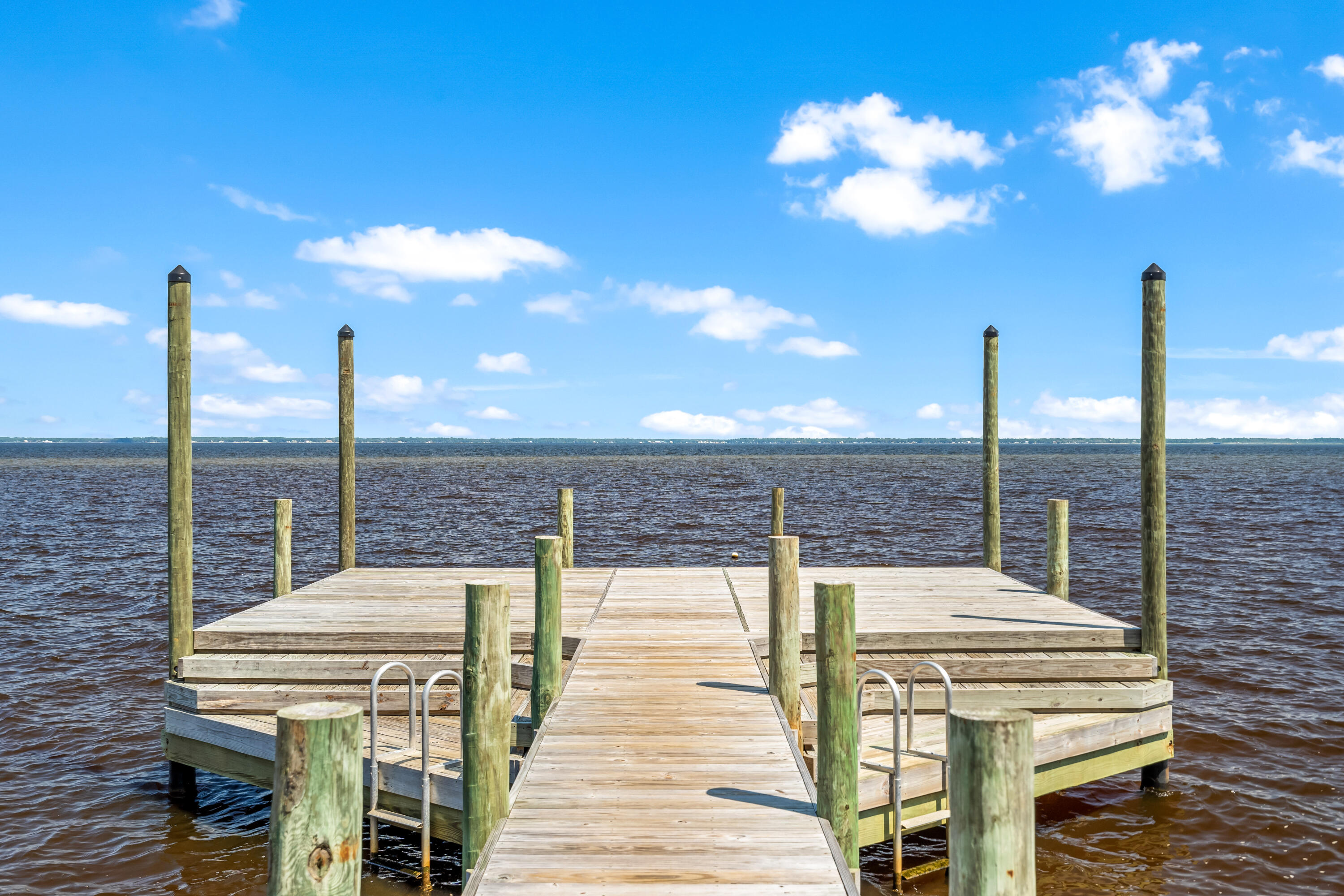 SECLUSION BAY - Land