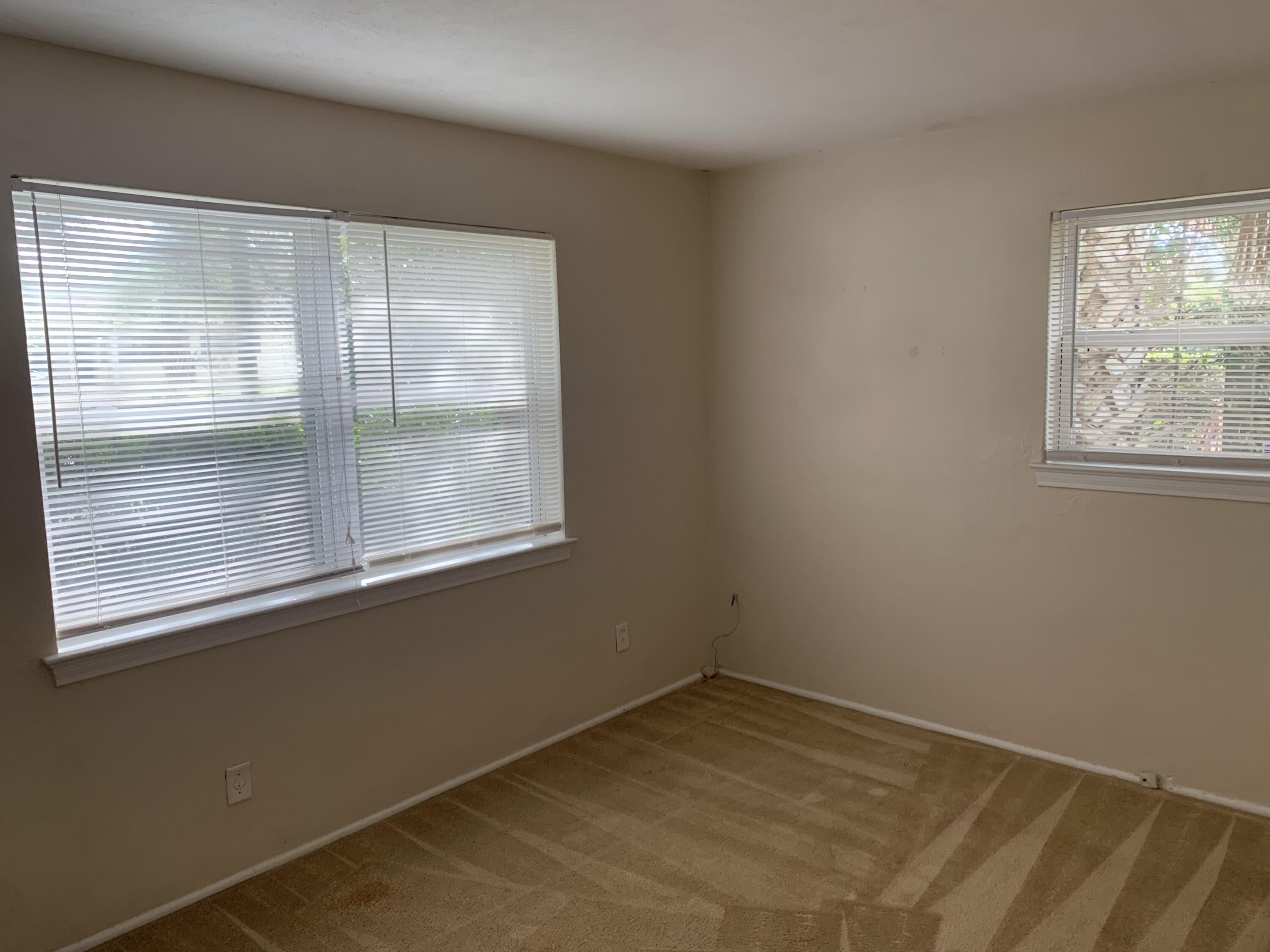ELLIOTTS POINT 8TH ADDN - Residential Lease