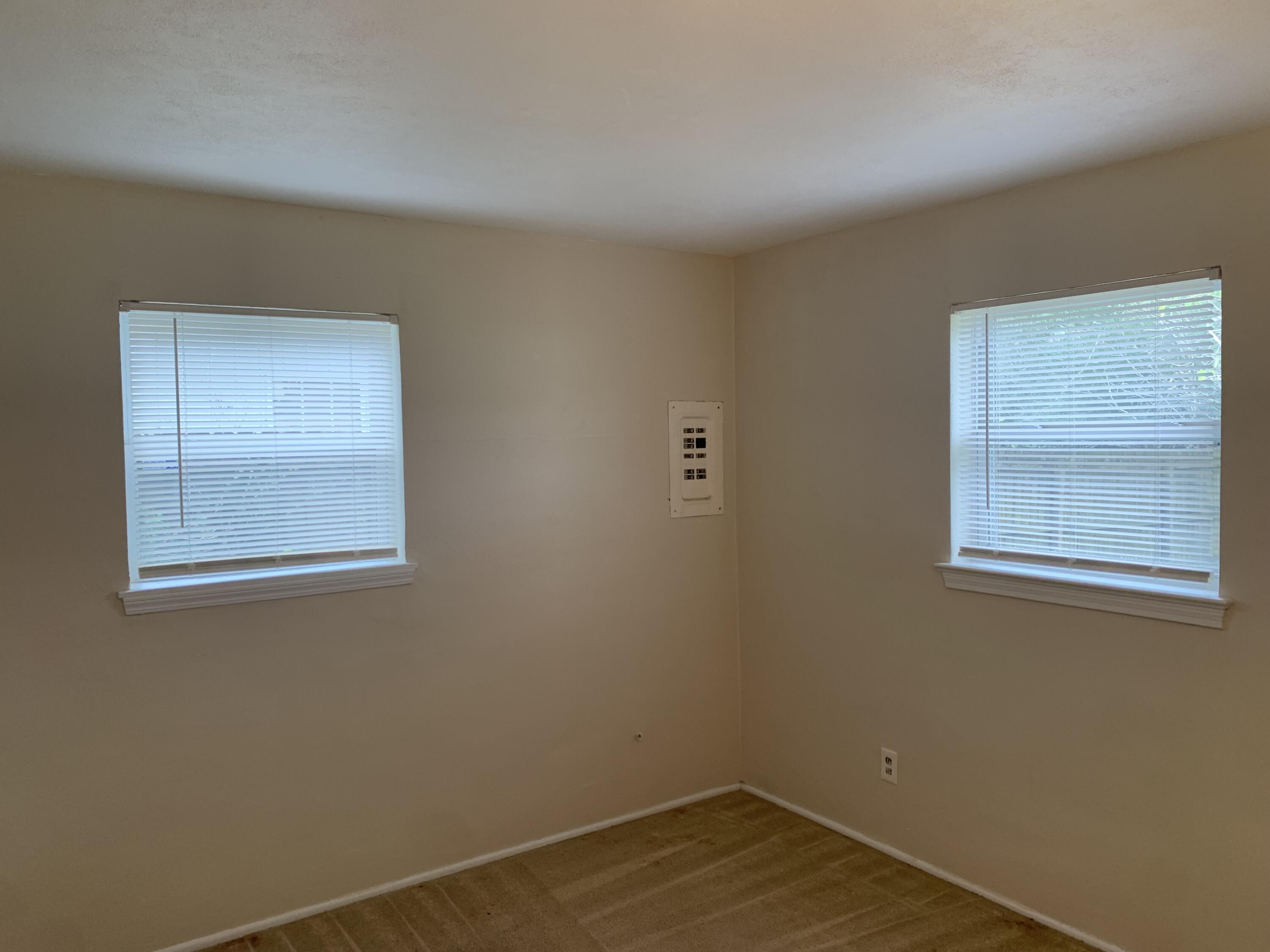 ELLIOTTS POINT 8TH ADDN - Residential Lease