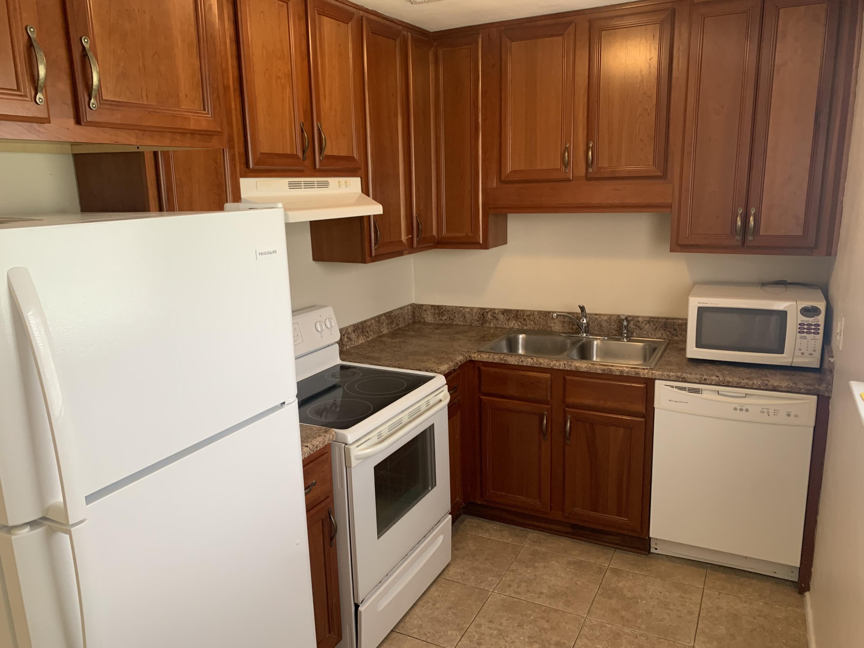 ELLIOTTS POINT 8TH ADDN - Residential Lease