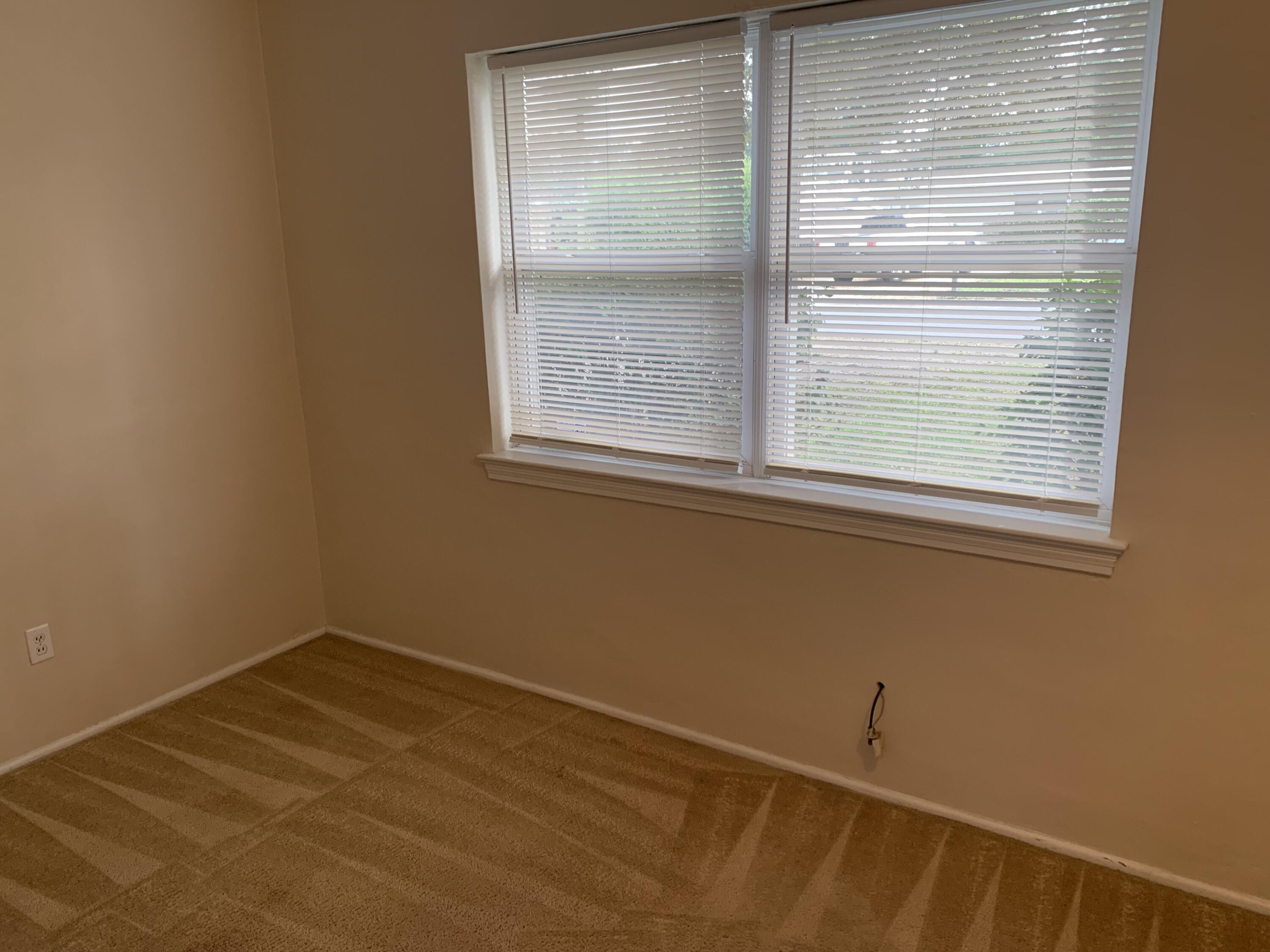 ELLIOTTS POINT 8TH ADDN - Residential Lease