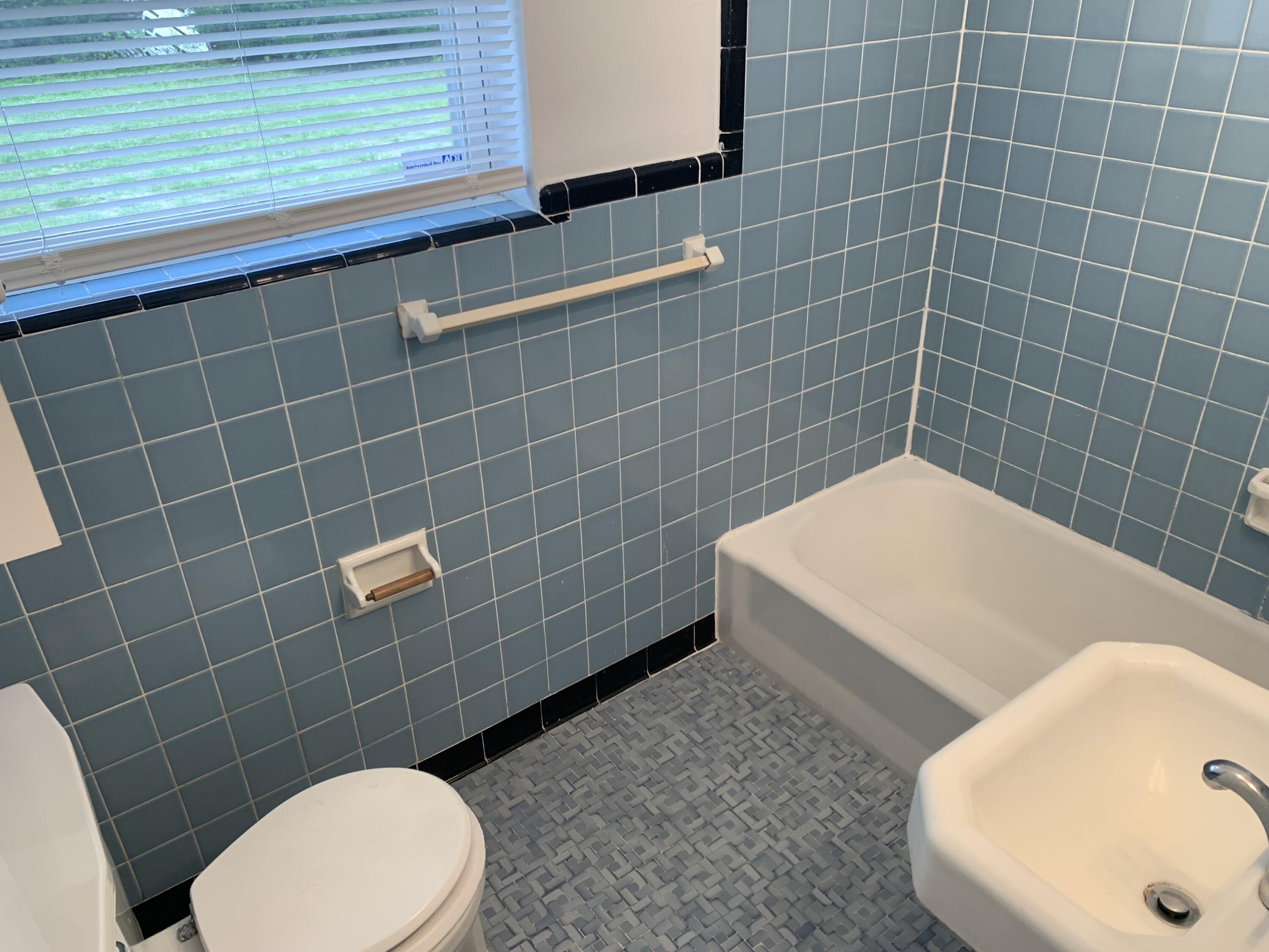 ELLIOTTS POINT 8TH ADDN - Residential Lease