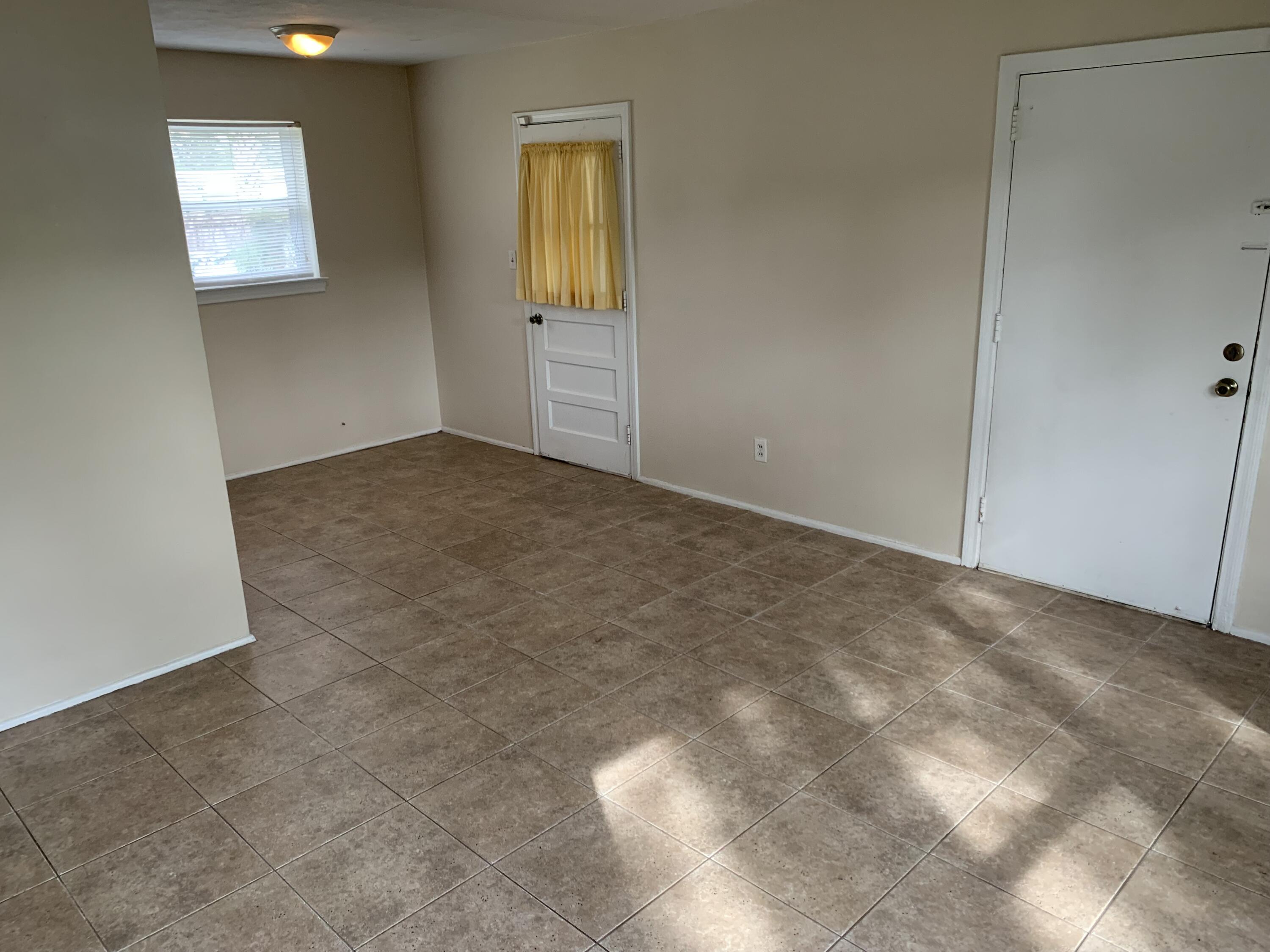 ELLIOTTS POINT 8TH ADDN - Residential Lease
