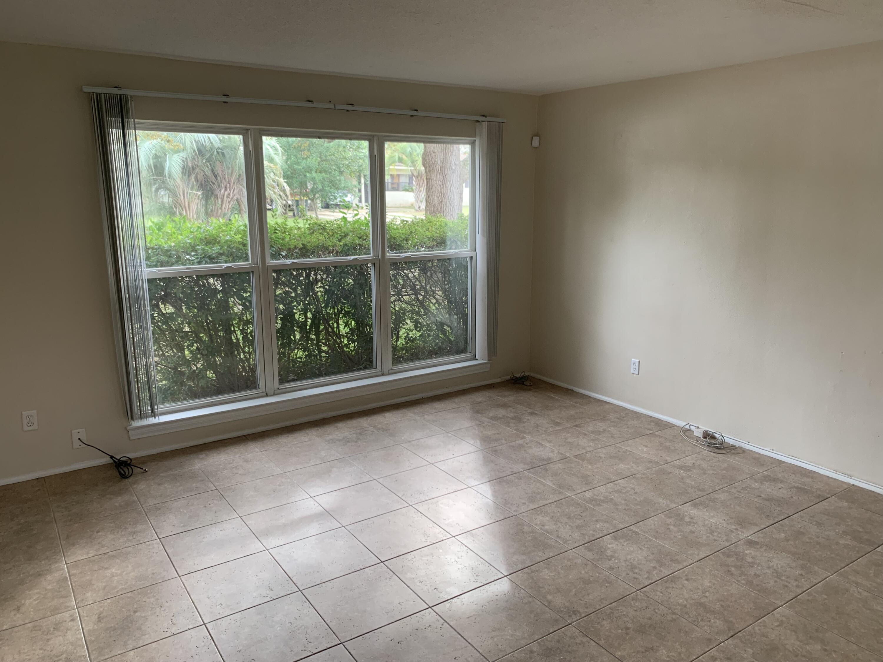 ELLIOTTS POINT 8TH ADDN - Residential Lease
