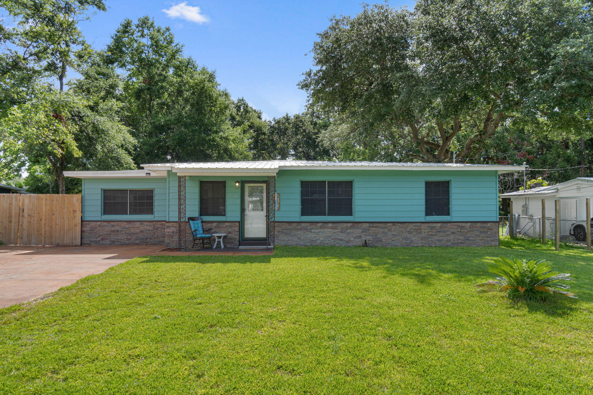 SEABREEZE 3RD ADDN - Residential Lease