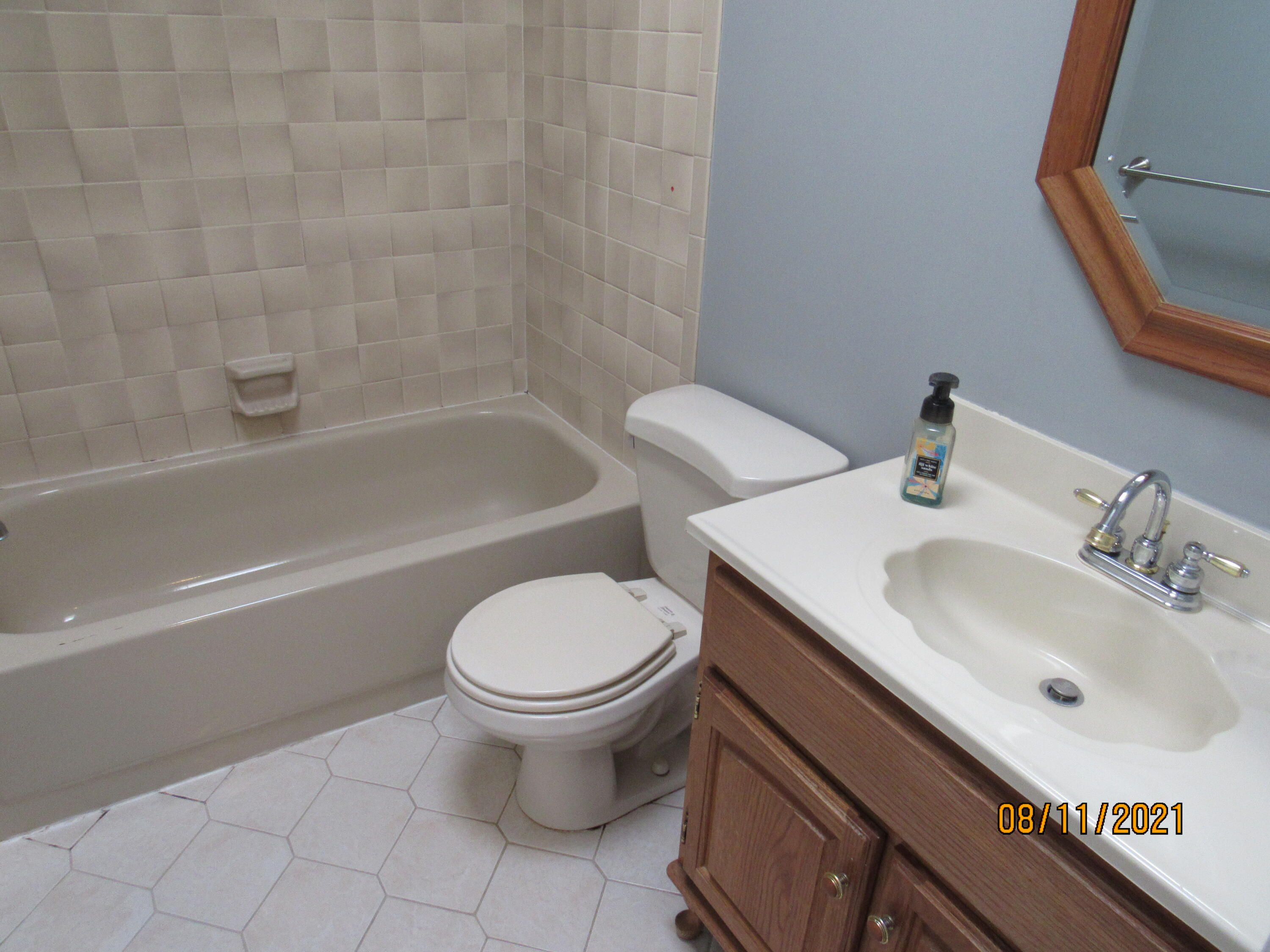 VALPARAISO PINECREST 6 - Residential Lease