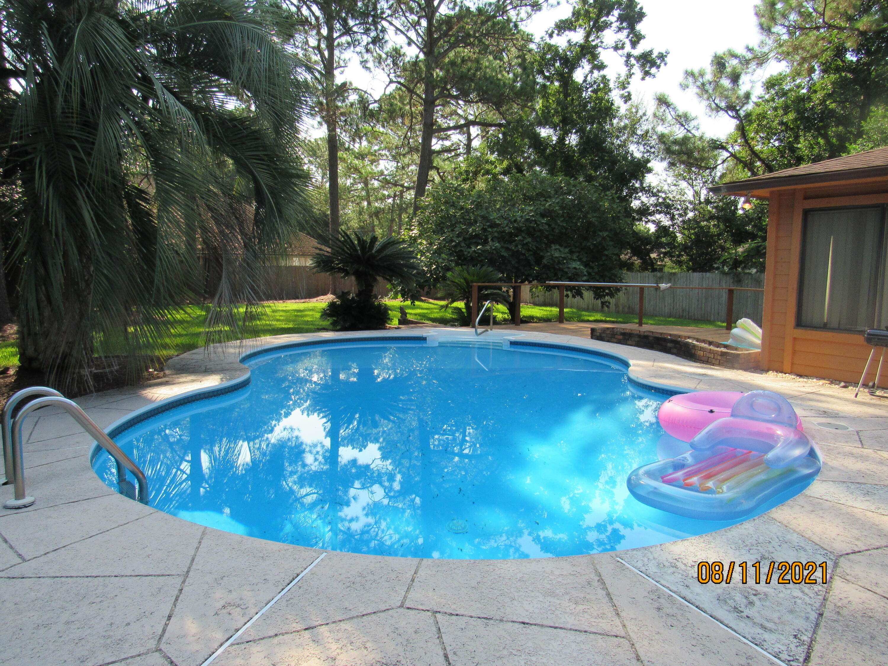 VALPARAISO PINECREST 6 - Residential Lease