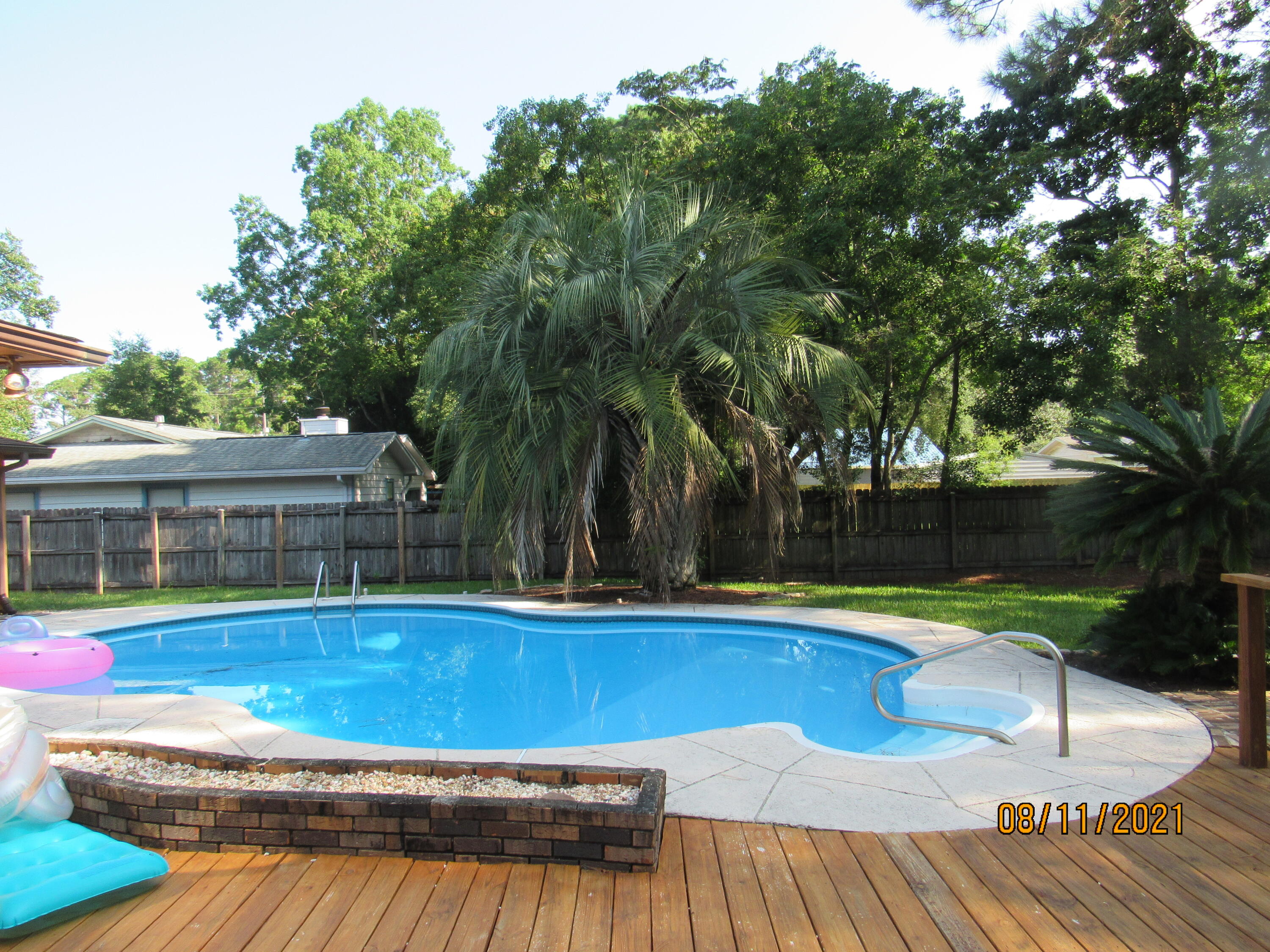 VALPARAISO PINECREST 6 - Residential Lease