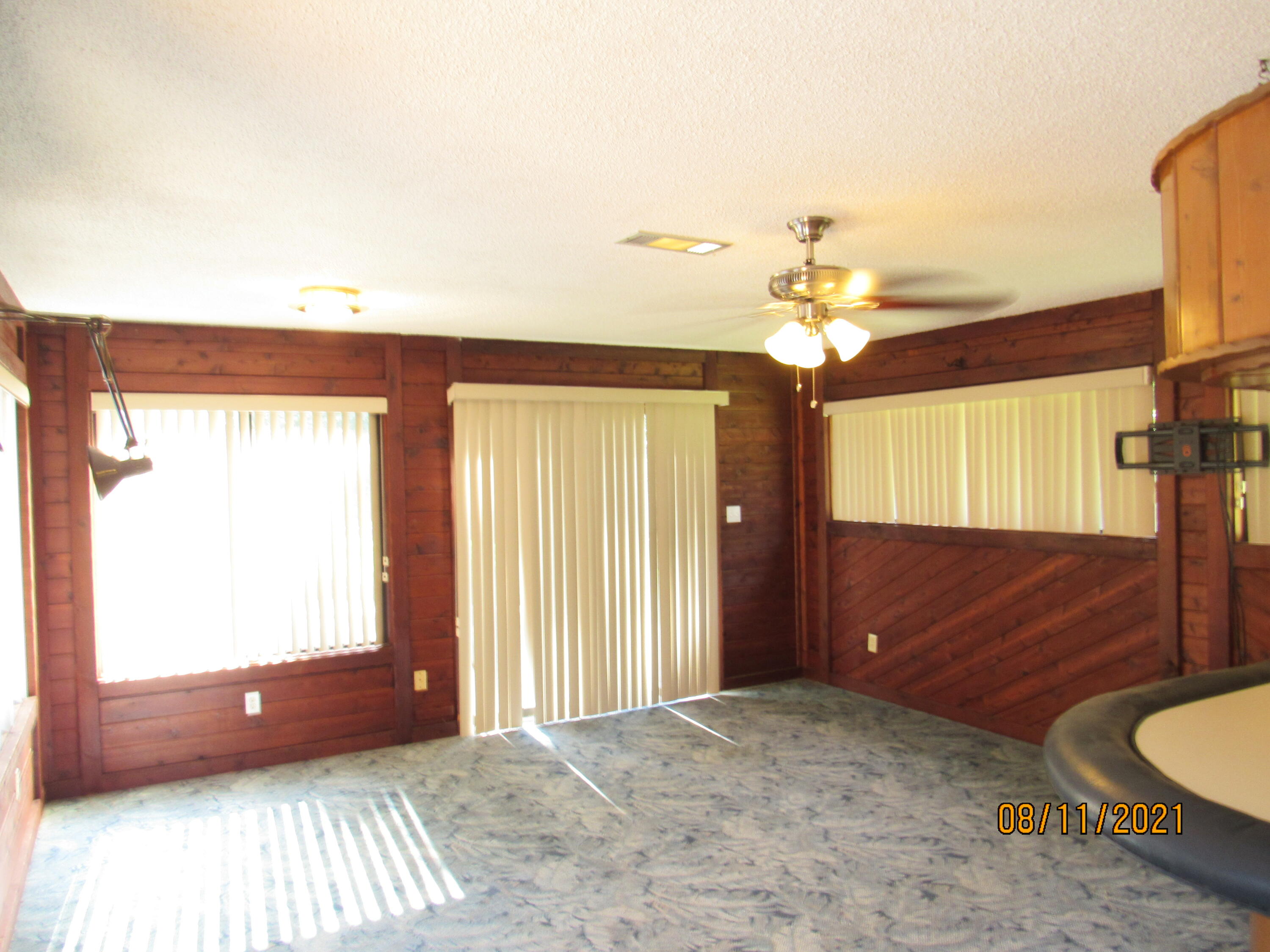 VALPARAISO PINECREST 6 - Residential Lease