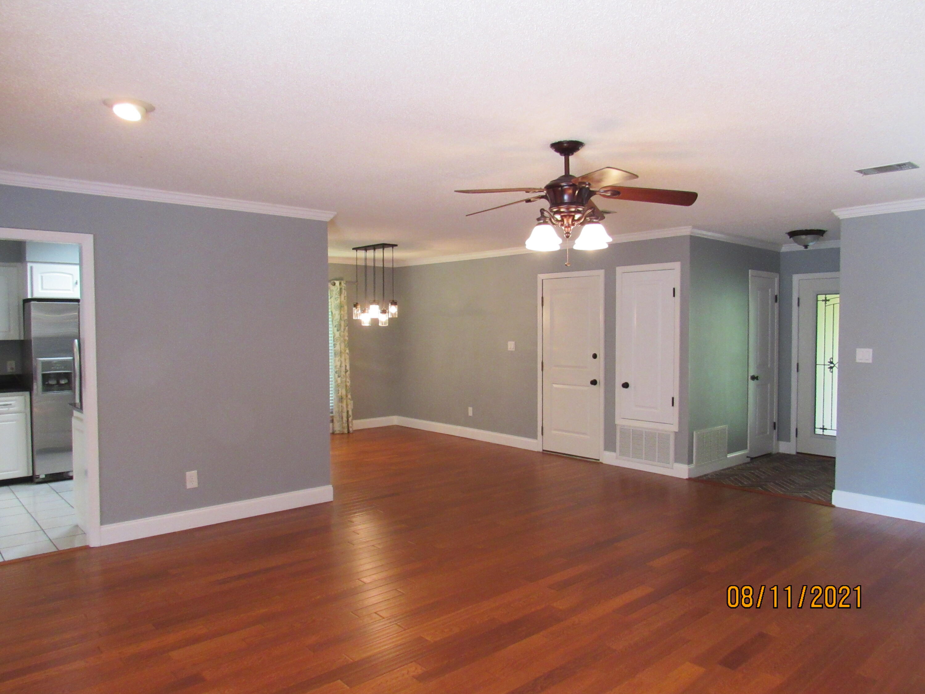 VALPARAISO PINECREST 6 - Residential Lease