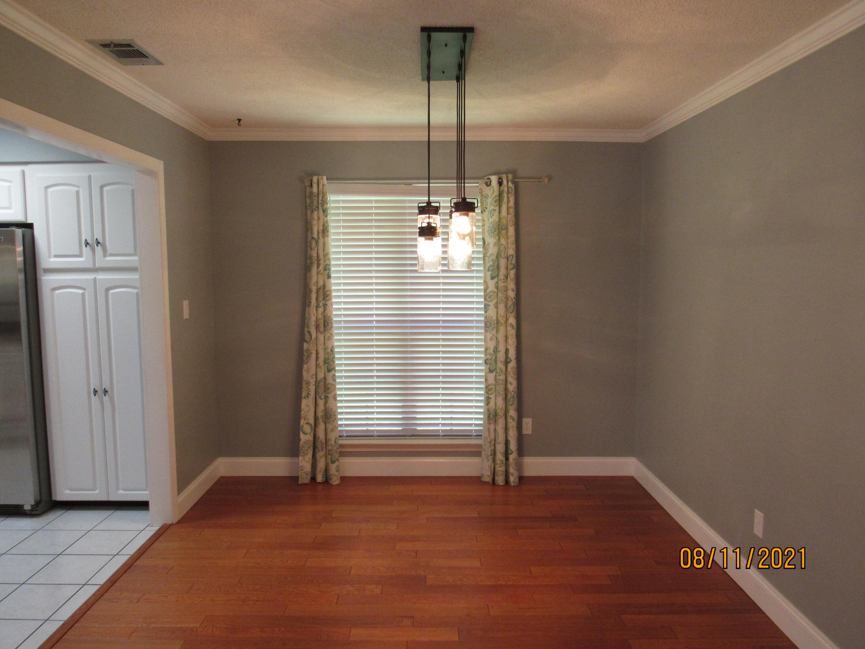 VALPARAISO PINECREST 6 - Residential Lease