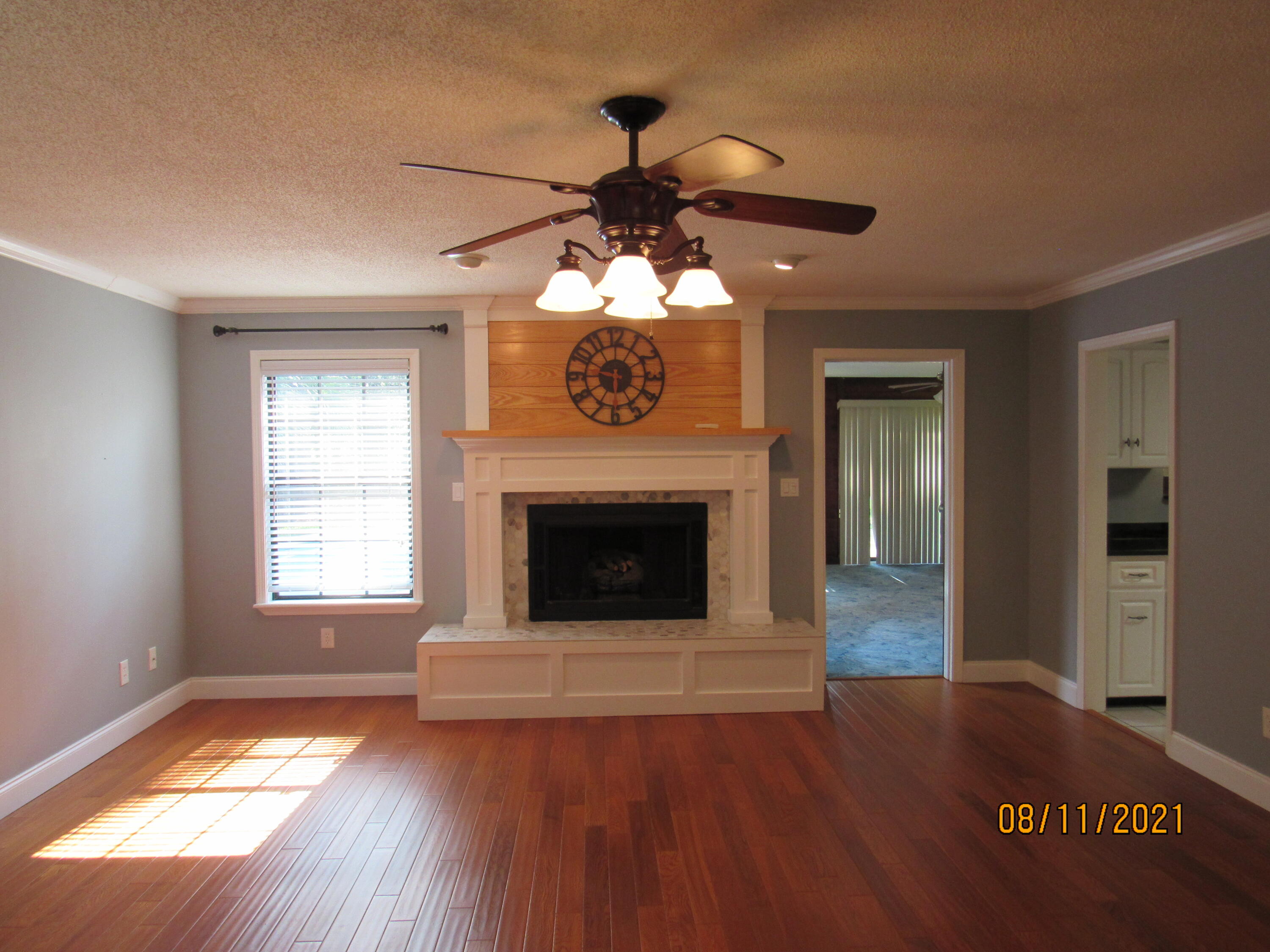 VALPARAISO PINECREST 6 - Residential Lease