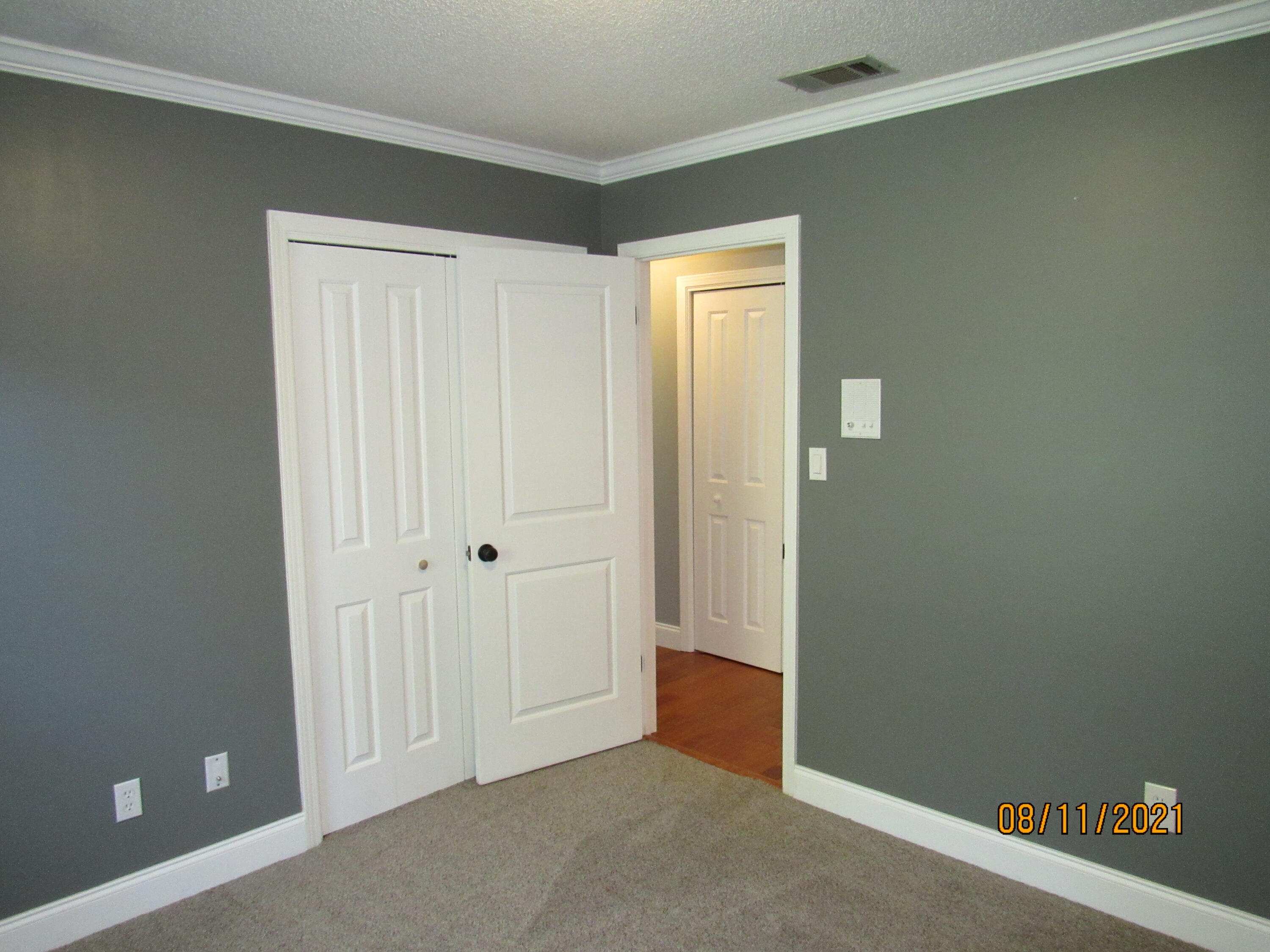 VALPARAISO PINECREST 6 - Residential Lease