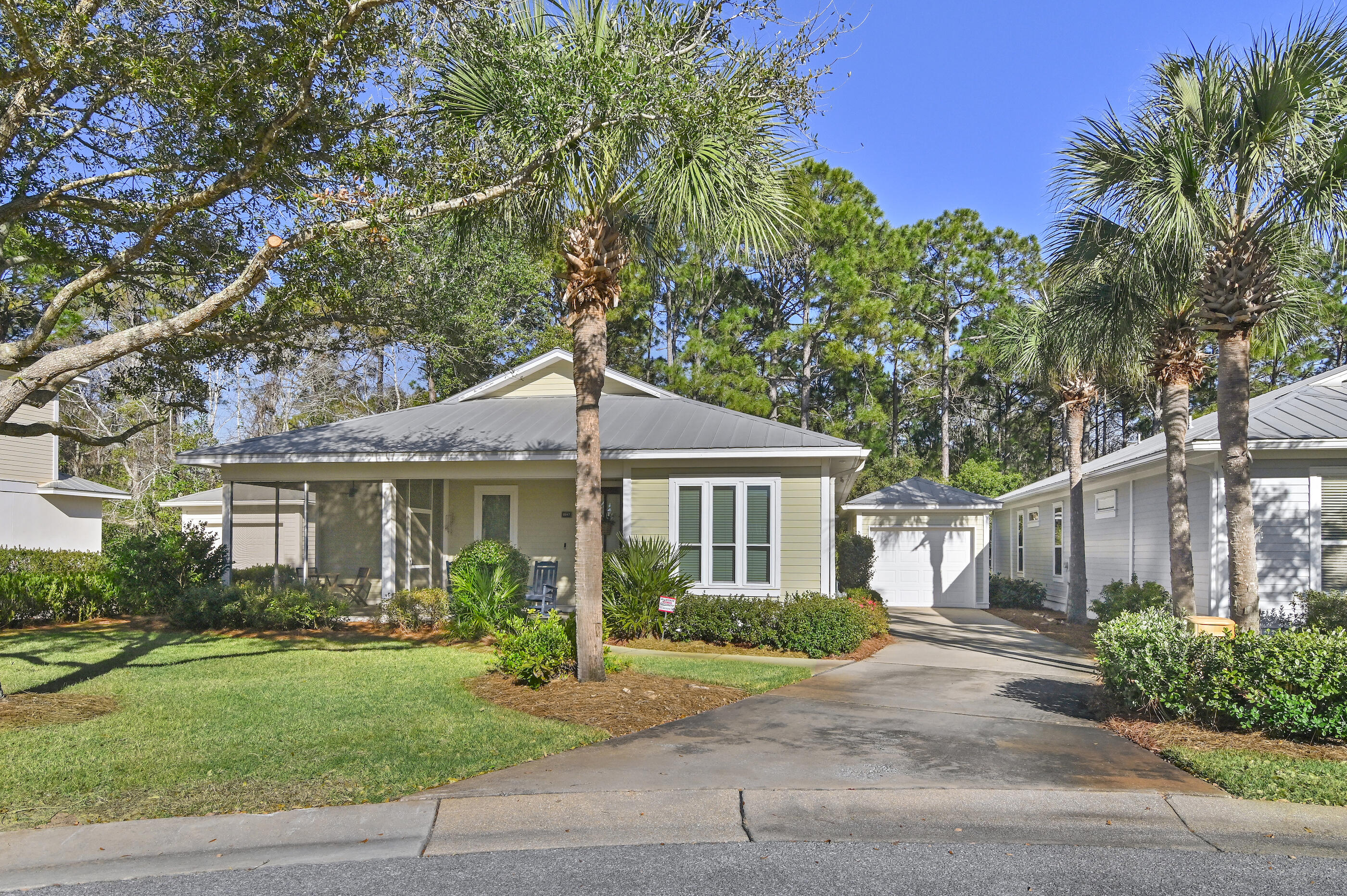 CRYSTAL LAKE - Residential