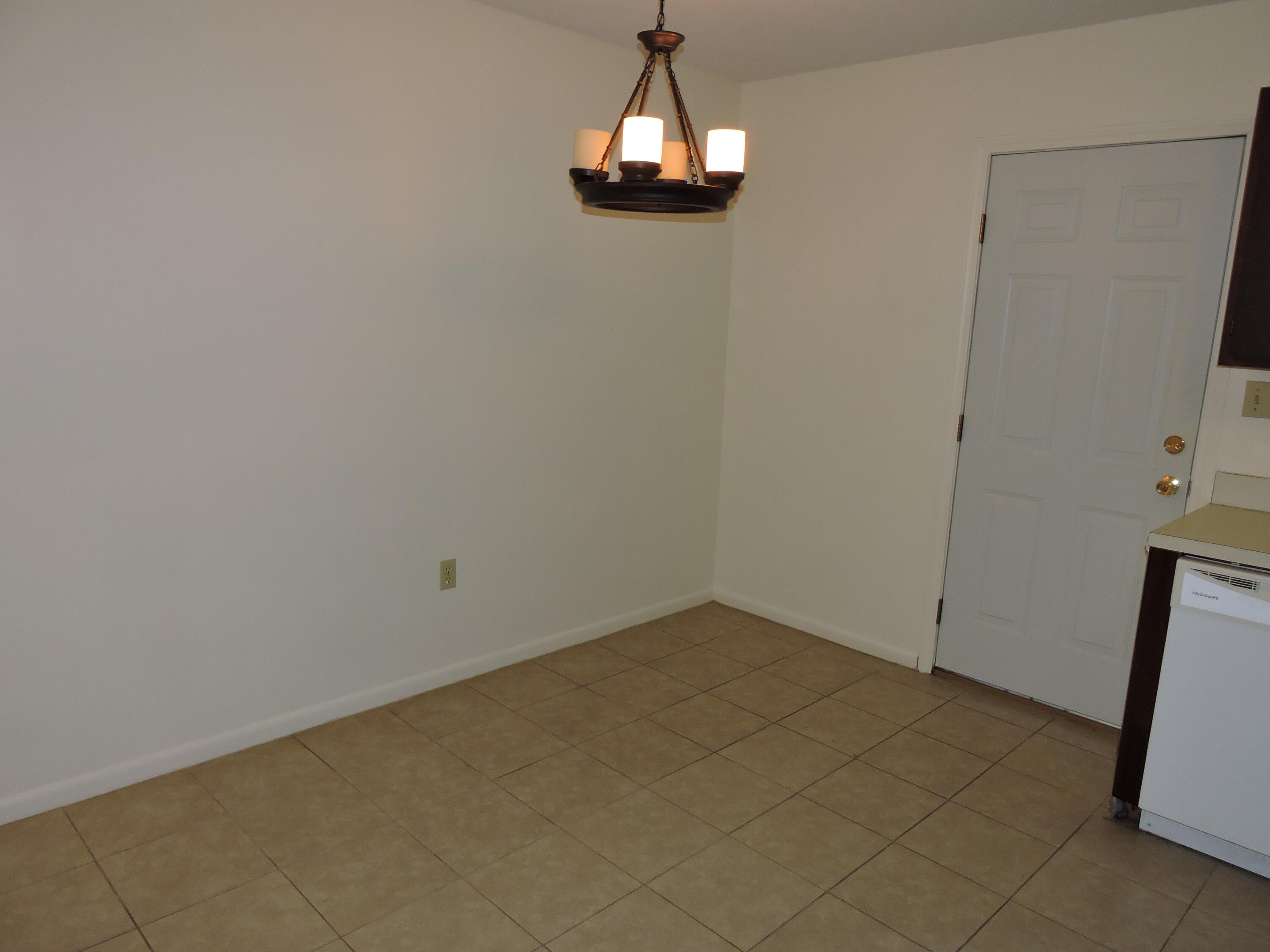 CRESTVIEW HEIGHTS 1ST ADDN - Residential Lease