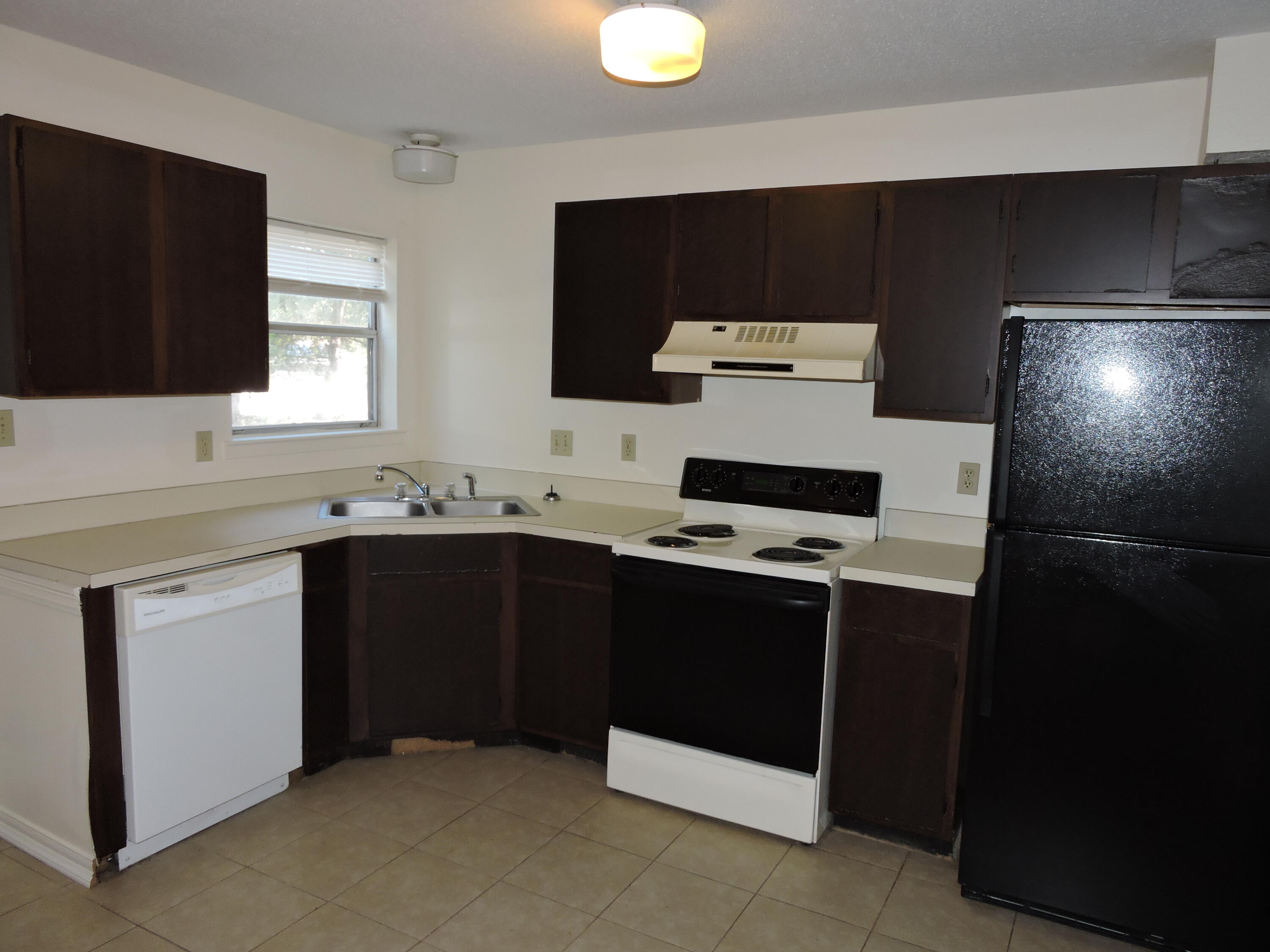CRESTVIEW HEIGHTS 1ST ADDN - Residential Lease