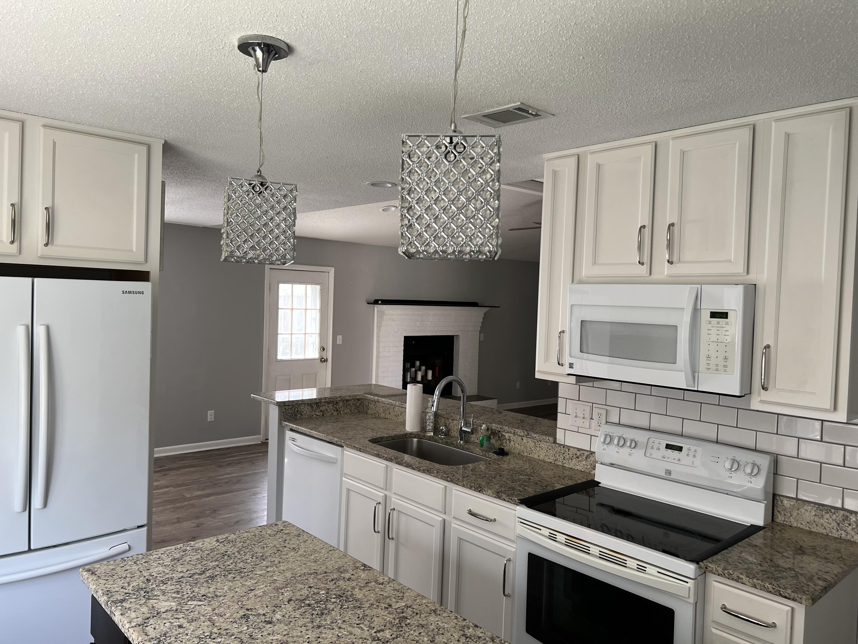 CREEKSIDE - Residential Lease