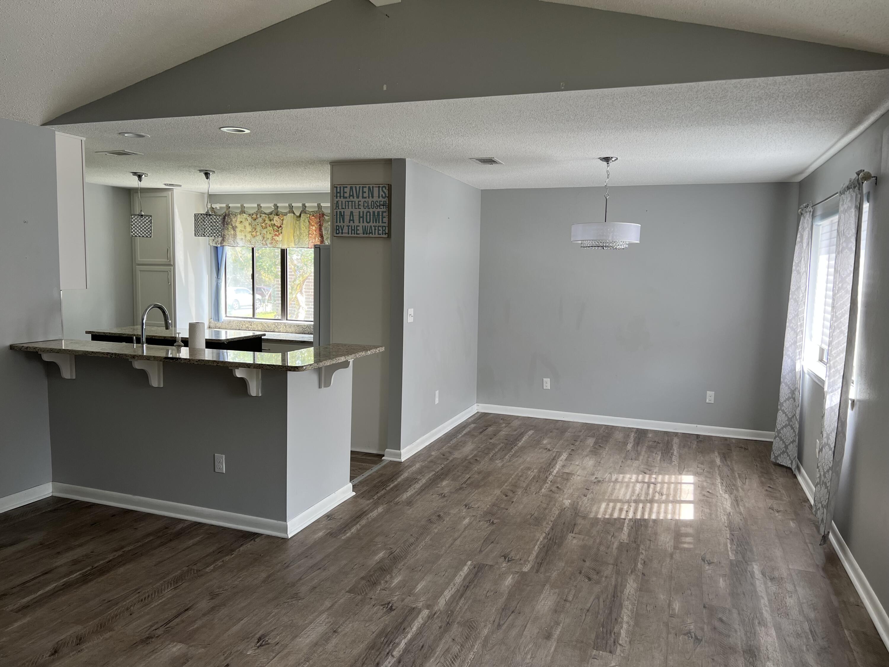 CREEKSIDE - Residential Lease