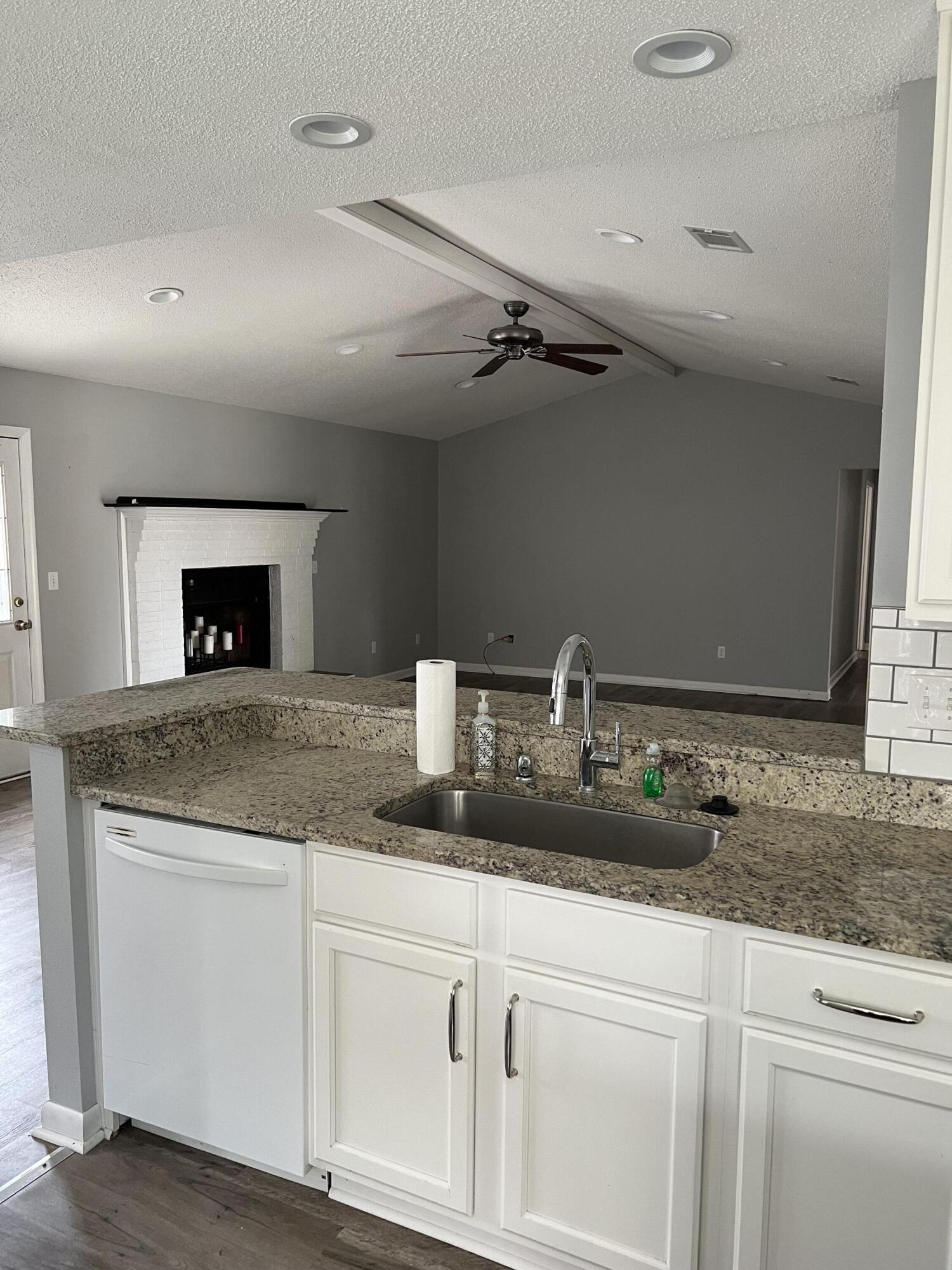 CREEKSIDE - Residential Lease