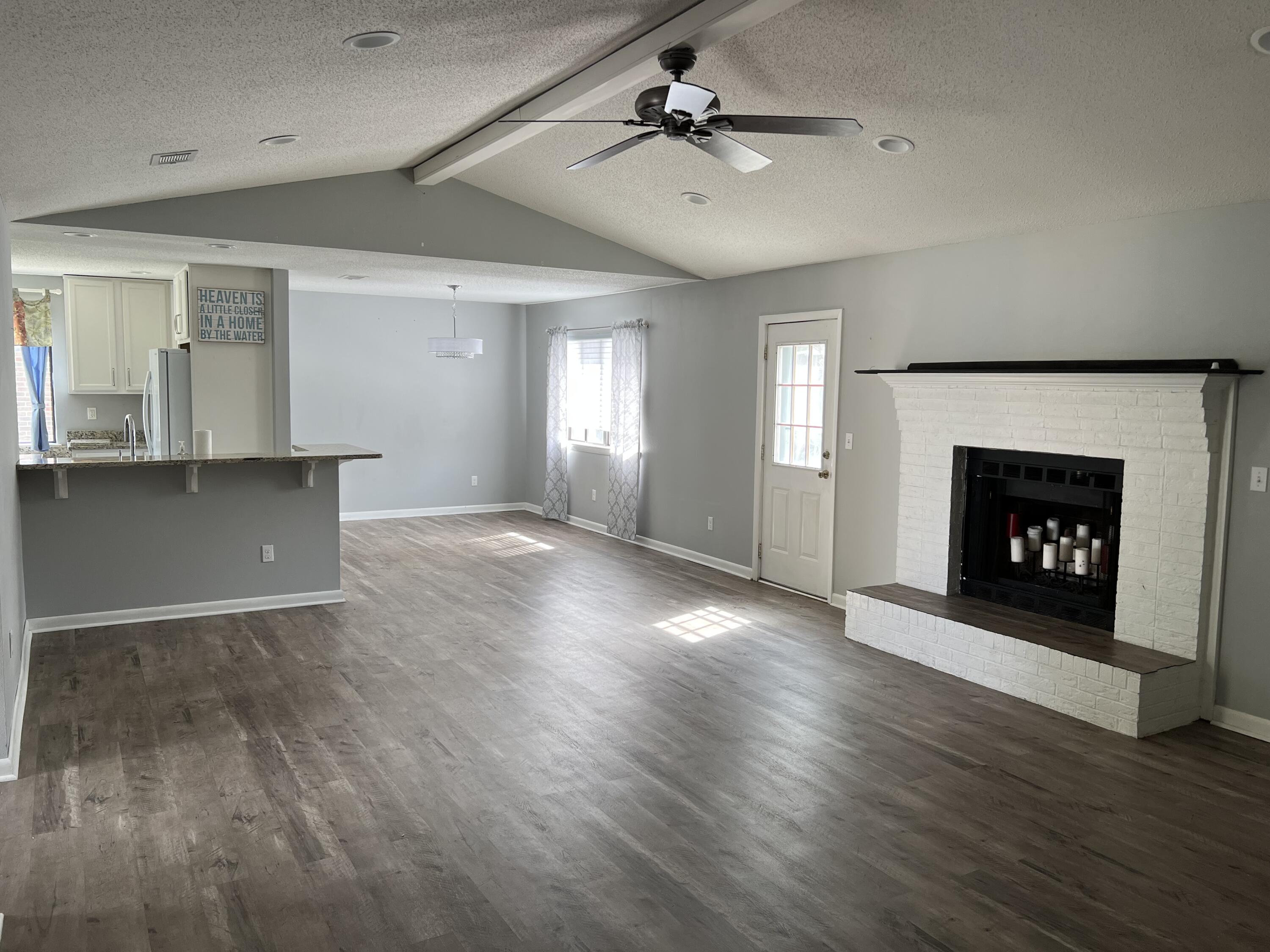 CREEKSIDE - Residential Lease