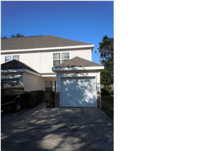 Like new townhouse, end unit, 2 bedrooms 2 and 1/2 half bathrooms, 1 car garage, laundry room. New wood laminate floors downstairs and carpet upstairs.Great location. Sorry not pets. Call us today to schedule a showing. Available 1/11/18