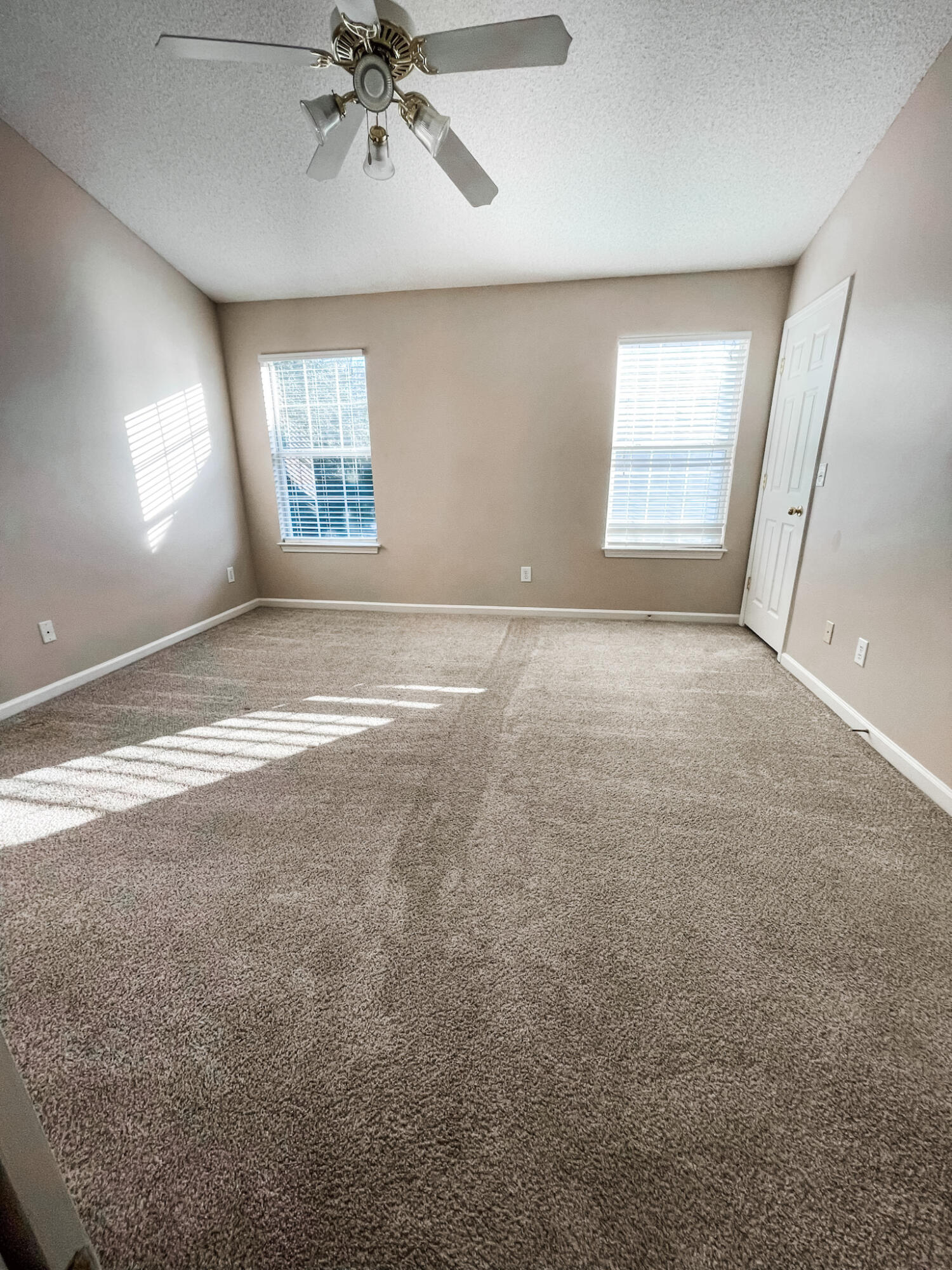 ROLLING PINES - Residential Lease