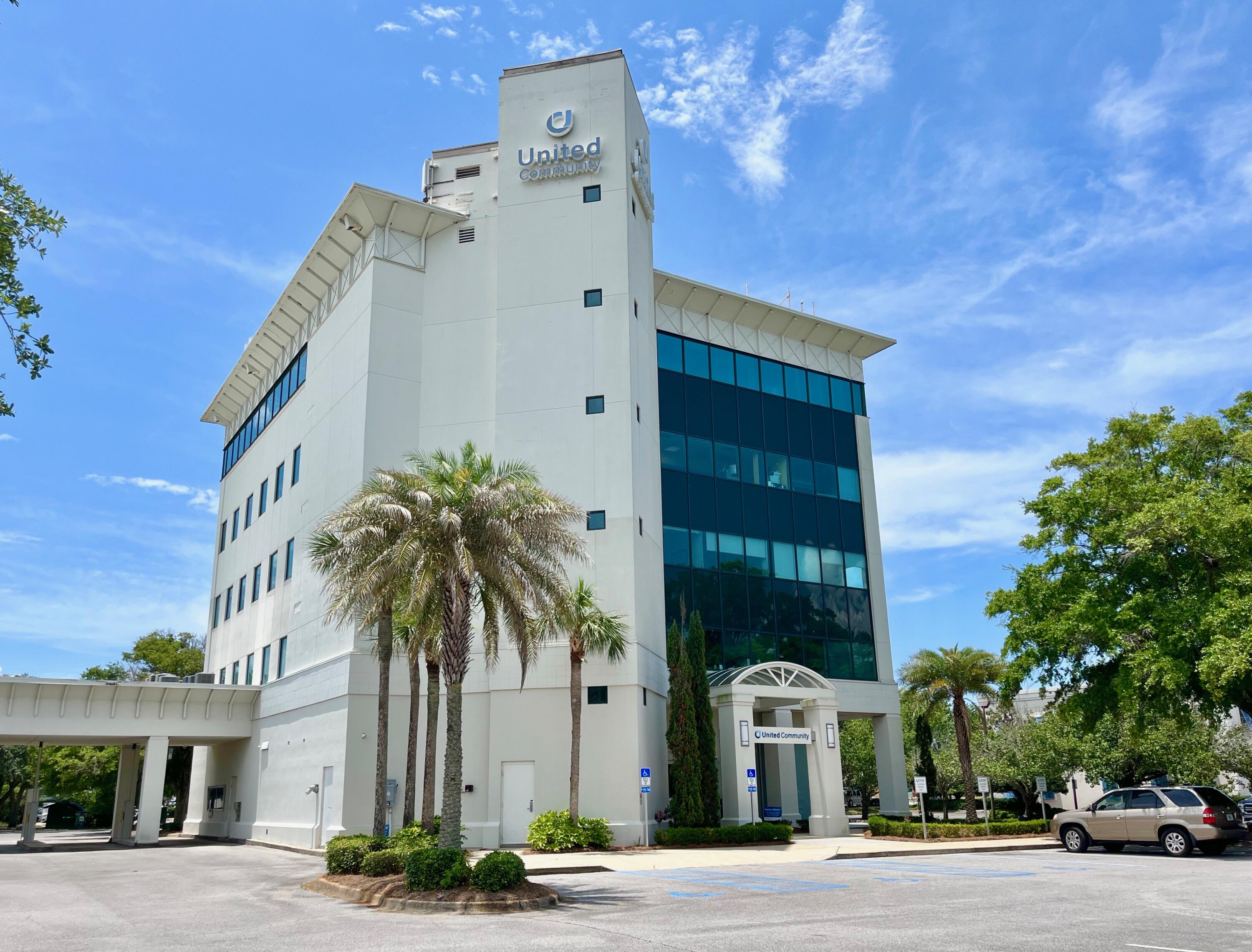 Professional office options located on the 2nd Floor of this 5 story prominent office building located in
East Destin. This property has tremendous parking, excellent visibility, and amazing access. We have the
whole floor available currently. This floor is split into 3 separate spaces which can be leased independently. All tenants & guests enter the 5 story building through the ground floor lobby / foyer. Elevator access as well as internal stairwells provide easy access to all tenant spaces.