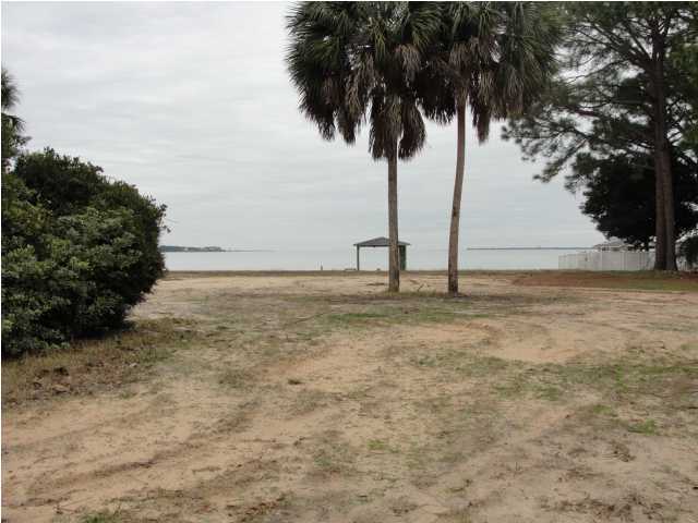 Unique opportunity to own a remarkable bay front estate lot located in the sought after neighborhood of Elliott Point, just around the corner from the FWB Yacht Club! The site has 125 feet fronting Choctawhatchee Bay with a $35,000 seawall ad rip-rap installed just a few years ago. Dock and boathouse need decking.