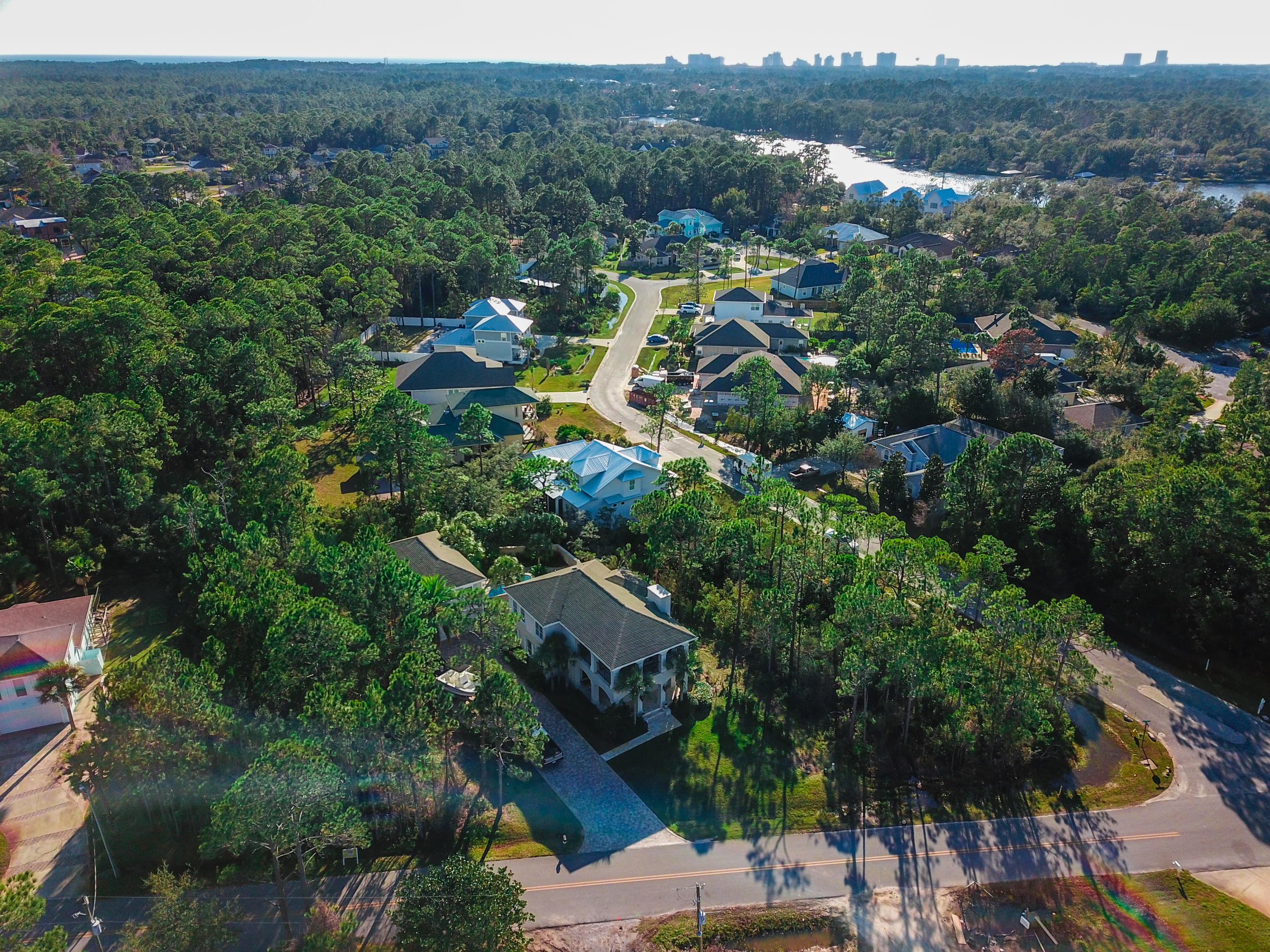PELICAN BAY - Land
