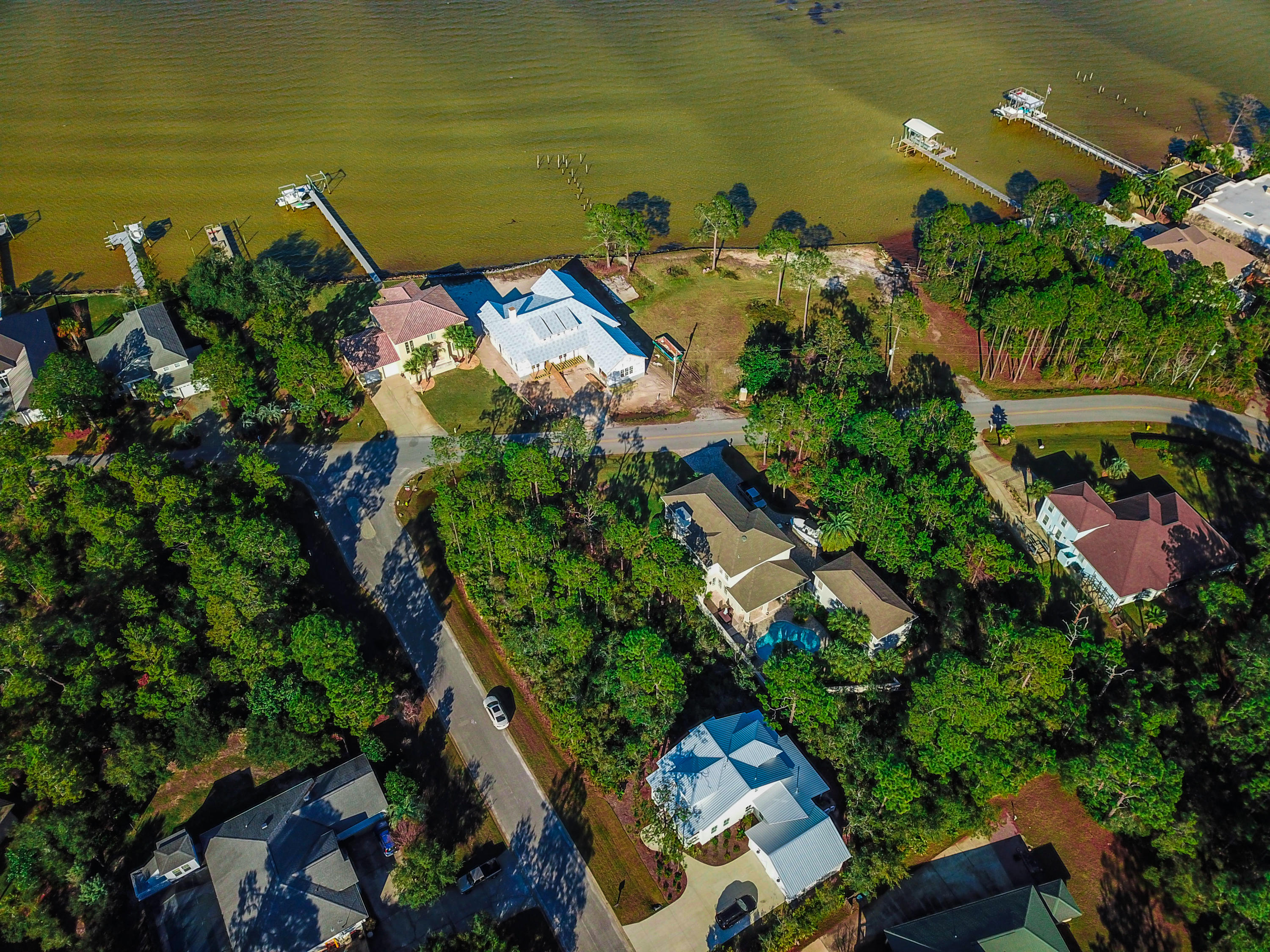 PELICAN BAY - Land