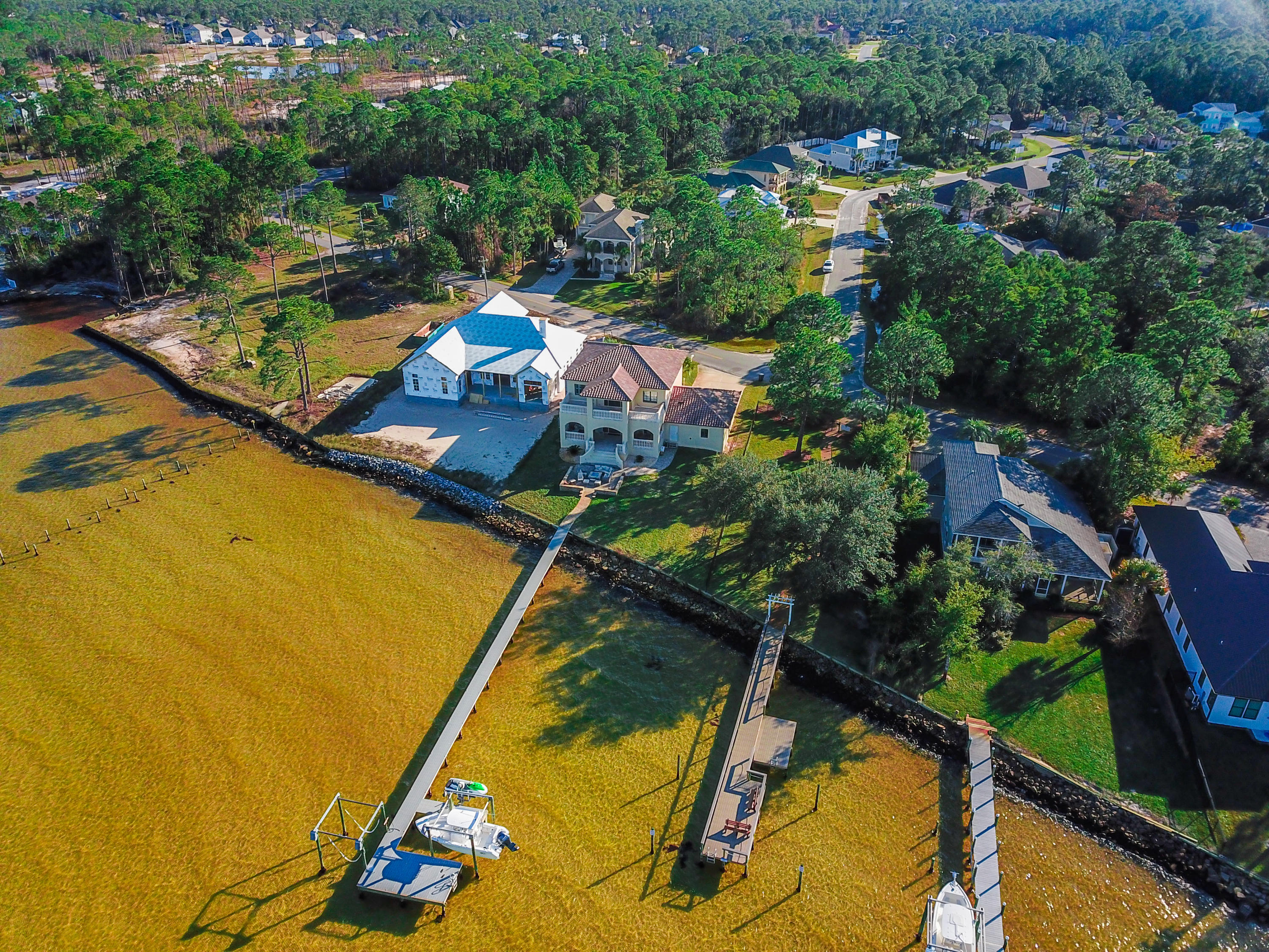PELICAN BAY - Land