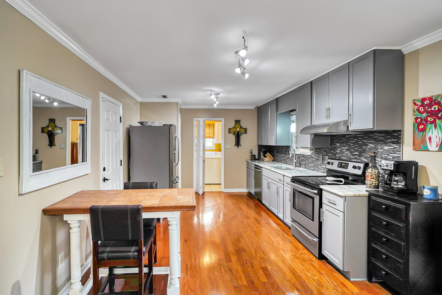 GULF MANOR S/D LOT 9 BLK A - Residential