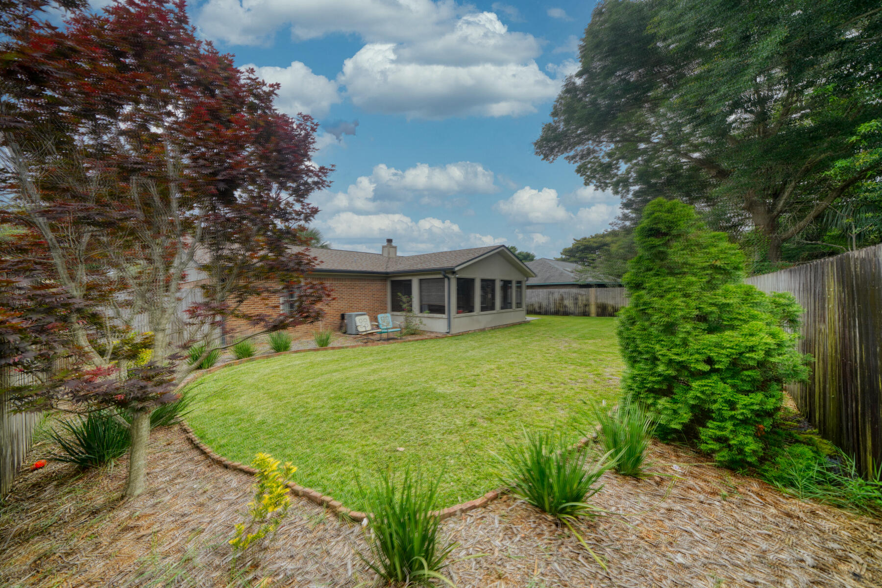 GULF MANOR S/D LOT 9 BLK A - Residential