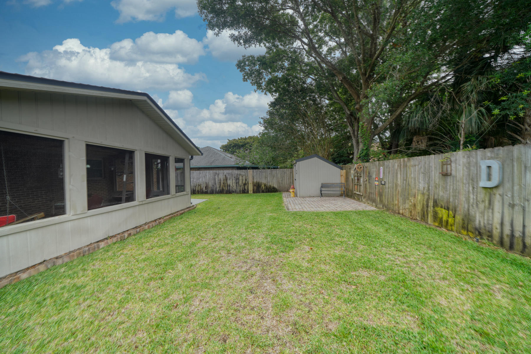 GULF MANOR S/D LOT 9 BLK A - Residential