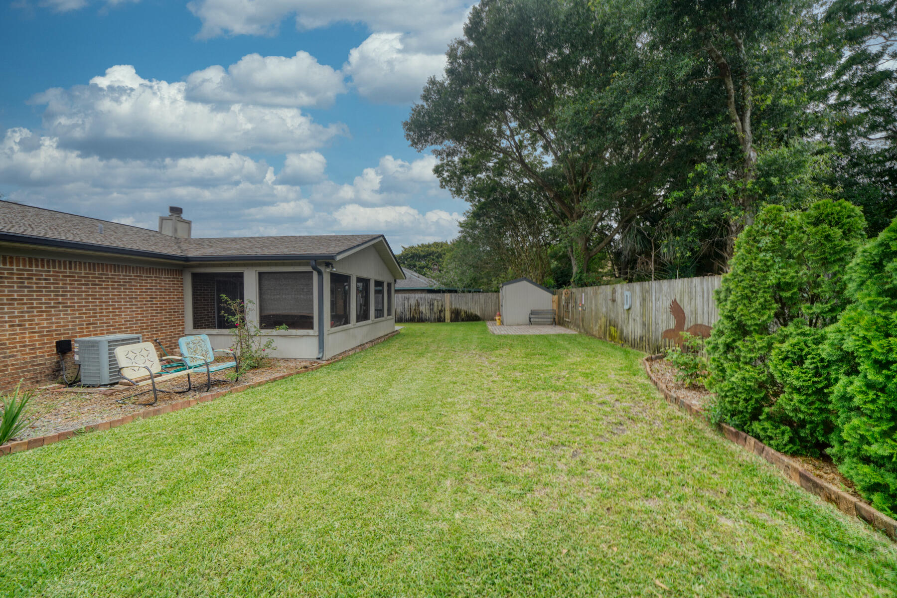 GULF MANOR S/D LOT 9 BLK A - Residential