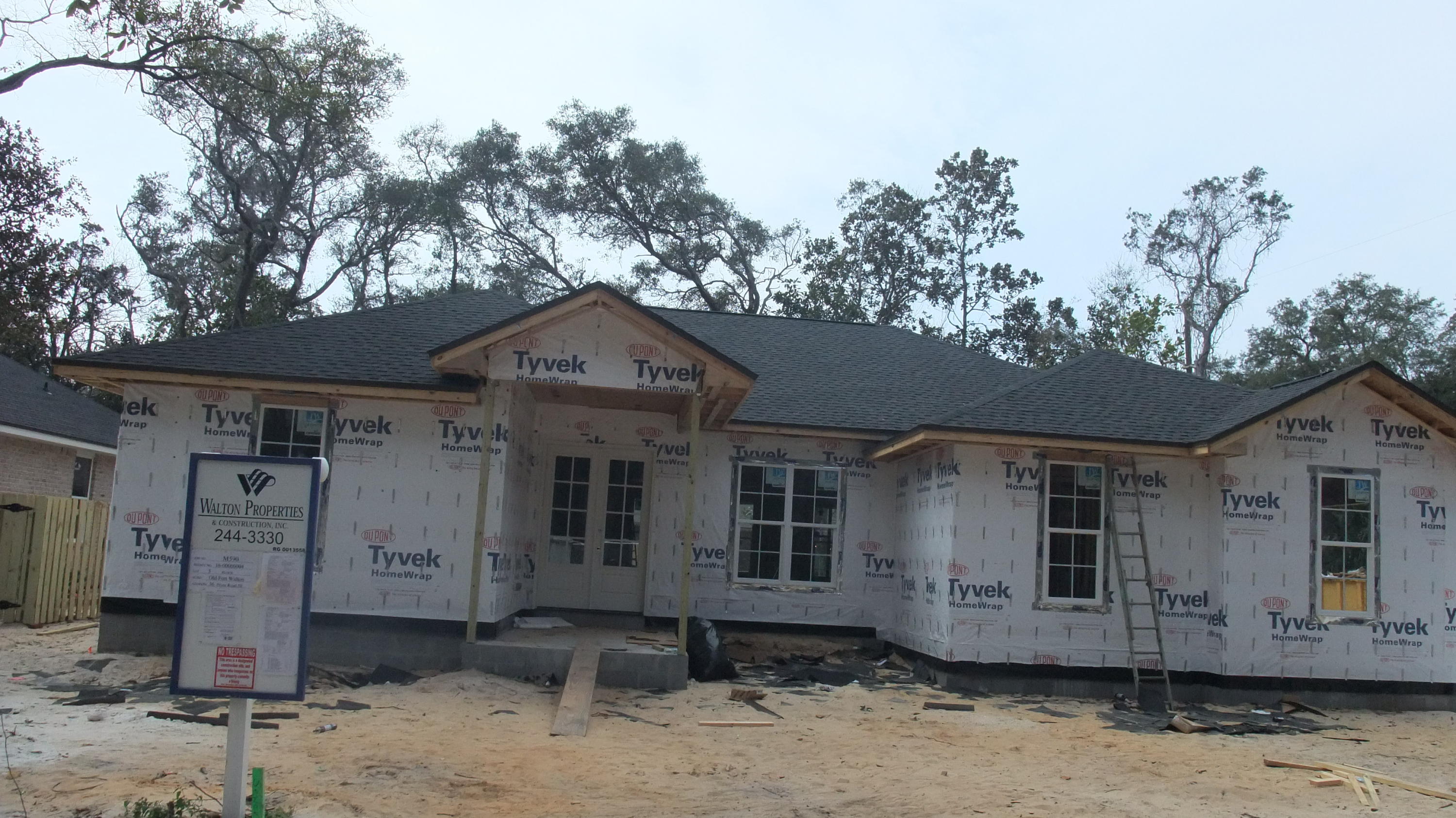 TO BE BUILT! CORNER LOT!!BRAND NEW, LOVELY, ONE-STORY BRICK HOME IN OLD FORT WALTON NESTLED AMONG THE GRACEFUL OAKS. YOU'RE GOING TO LOVE ALL THE CLASSY TOUCHES THE BUILDER HAS INCLUDED SUCH AS OVERSIZED DOORS, HIGH 10' CEILINGS, RECESSED LIGHTING AND CROWN MOLDINGS. SPACIOUS LIVING ROOM ! GLASS DOORS AND LOTS OF WINDOWS ALLOWS FOR NATURAL LIGHT AND ADDS TO THE OPEN FEEL. KITCHEN HAS A CENTER ISLAND WITH BREAKFAST BAR, VENT HOOD, MOSAIC GLASS BACKSPLASH, REFRIGERATOR. FORMAL DINING ROOM ACCENTED WITH COLUMNS & BREAKFAST NOOK. DEN. MASTER STE OFFERS SPACIOUS BATH & WALK IN CLOSET. 2 ADD'L BEDROOMS. ADD'L FULL BATH. INSIDE LAUNDRY WITH UTILITY SINK. OVERSIZED 2-CAR GARAGE WITH DUAL DOORS. FENCED BACKYARD.