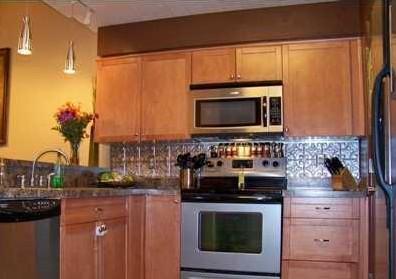 Newer townhome located in central Fort Walton Beach. Remodeled in 2009 (bathroom remodel in 2016), 2bd/2ba unit with a BONUS room. Home features hardwood floors, stainless steel and energy efficient appliances, all new kitchen cabinetry and lighting. Call Kim today, this one won't last long!