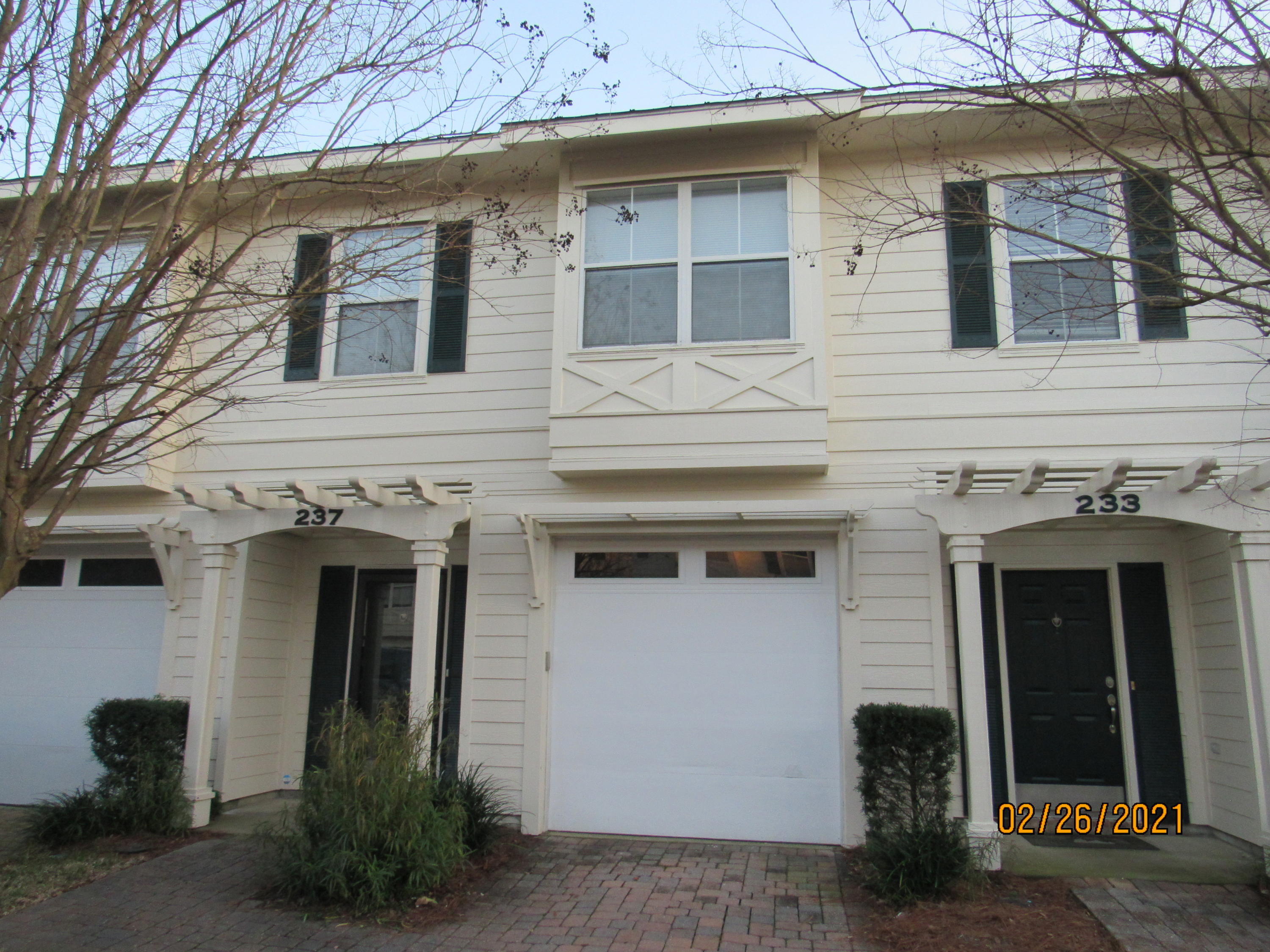 Great Destin townhome with garage! This lovely 3 bedroom, 2.5 bath features neutral paint, crown molding, tile and vinyl flooring (carpet only on stairs and in bedrooms), a spacious living room leading out to a covered back porch, a lovely kitchen with granite counter tops, a pantry, newer stainless appliances, and a flat cooktop stove, plenty of storage, and more! All three bedrooms are upstairs, including a master with a nice walk-in closet with built-in shelving and its own en suite with a large tub, and both guest rooms share an additional full bath. Pets may be considered on a case-by-case basis with prior owner approval and a non-refundable pet fee. NO SMOKING, INCLUDING VAPES.