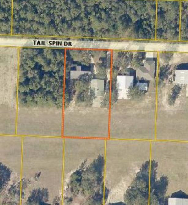 Entered for comps purposes only. 2/2 home with a 1,729 square foot hangar plus 200 square feet heated and cooled area with full bathroom.